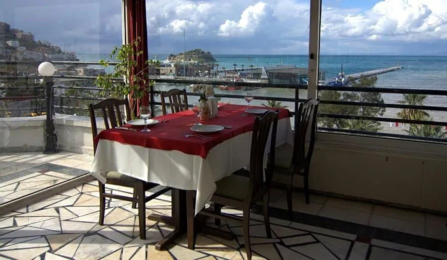 Restaurant/places to eat in Surtel Hotel