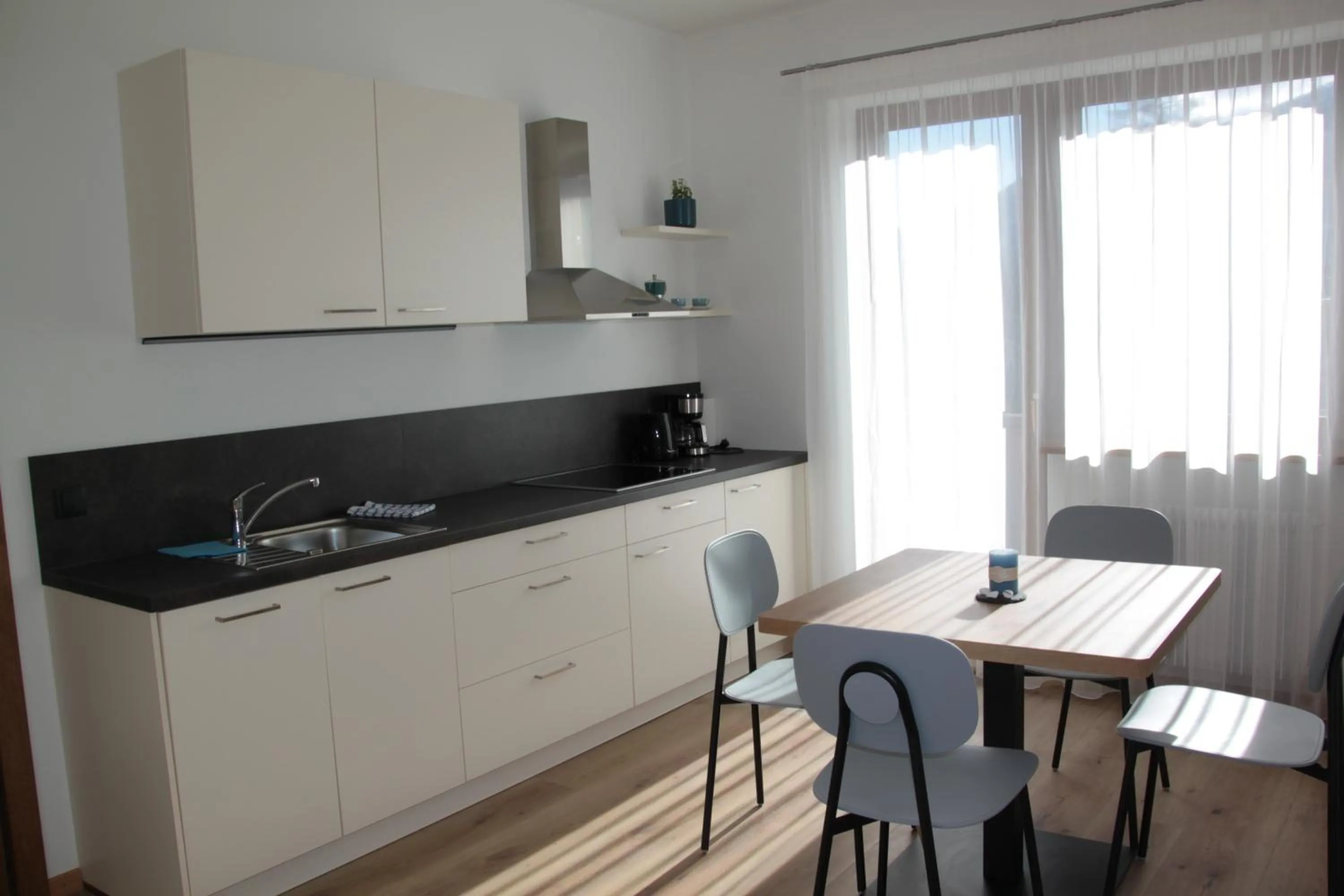 Kitchen or kitchenette in Residence die Färbe