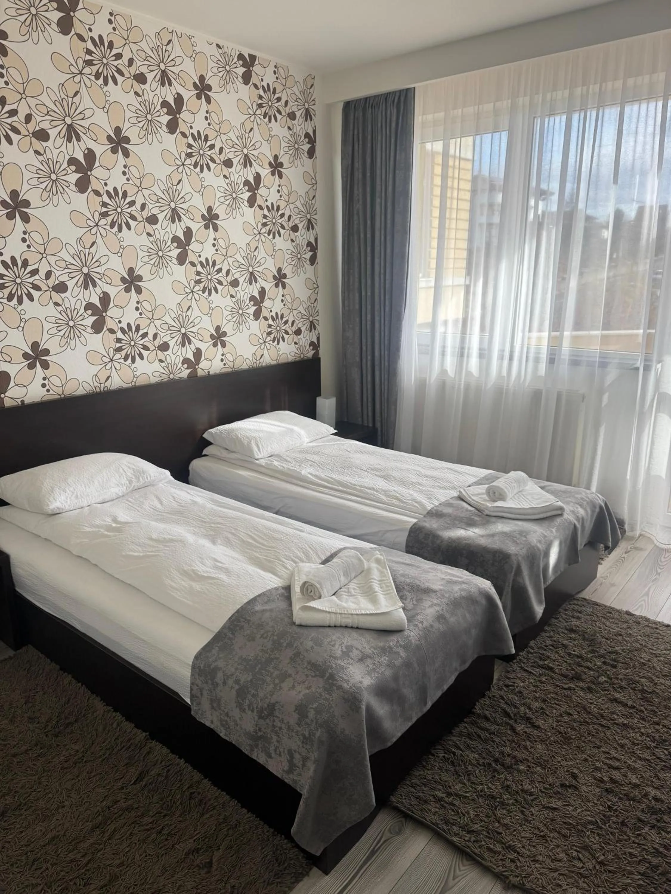 Property building, Bed in Pensiunea Carmen - Bikers Friendly Nest