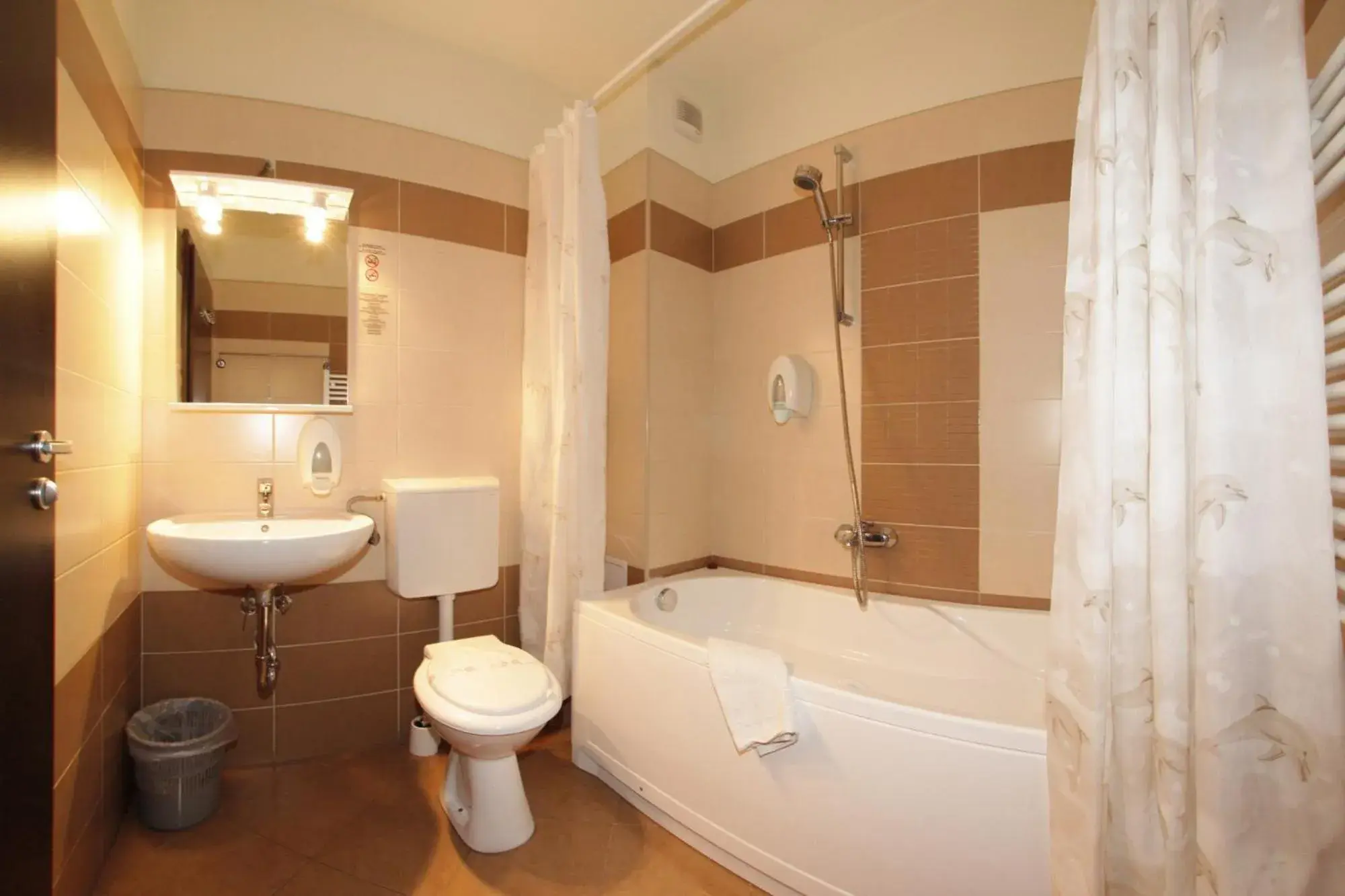 Superior Family Room in Pensiunea Carmen - Bikers Friendly Nest Superior Family Room in Pensiunea Carmen - Bikers Friendly Nest