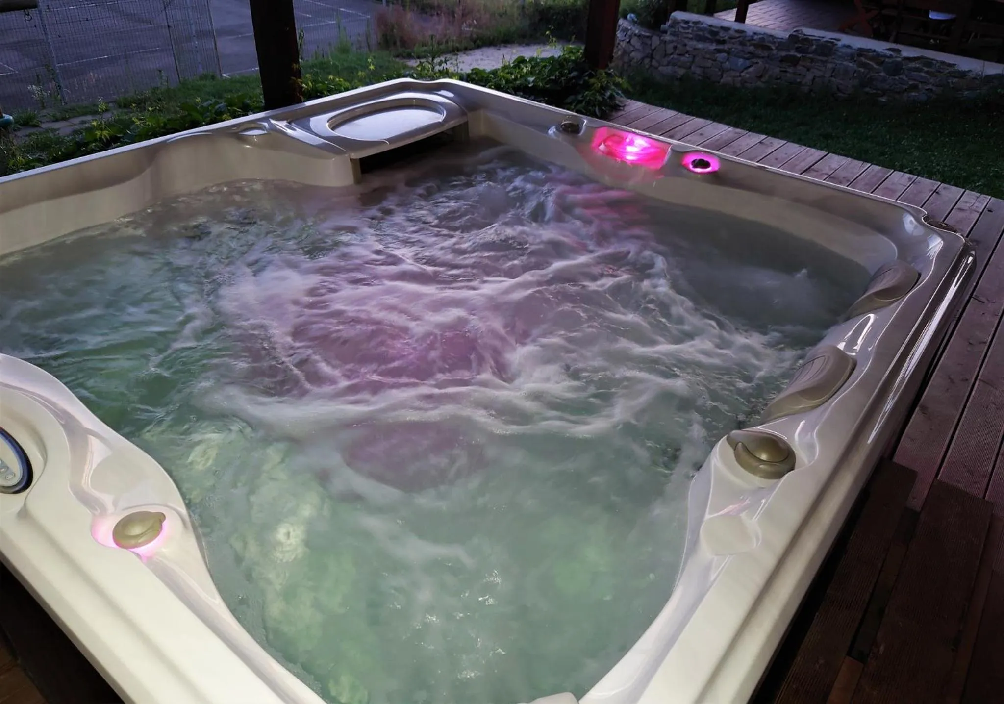 Hot Tub in Pensiunea Carmen - Bikers Friendly Nest