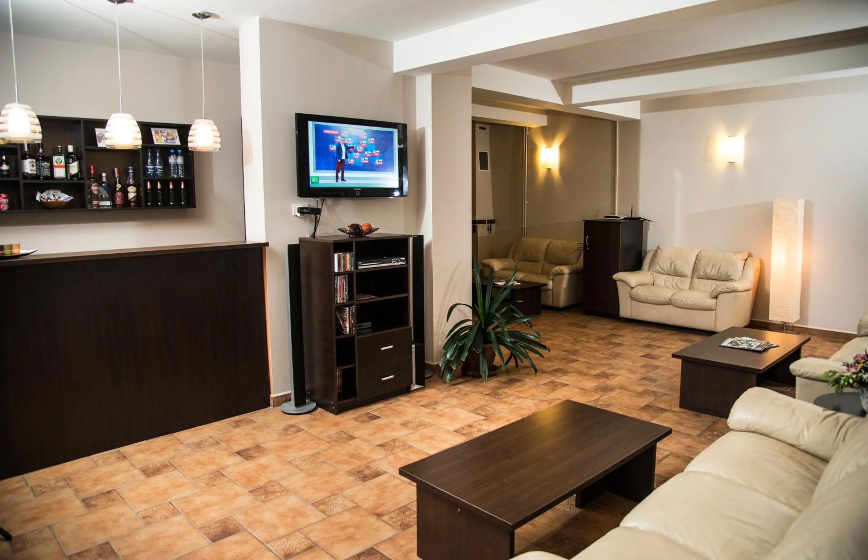 Communal lounge/ TV room in Pensiunea Carmen - Bikers Friendly Nest