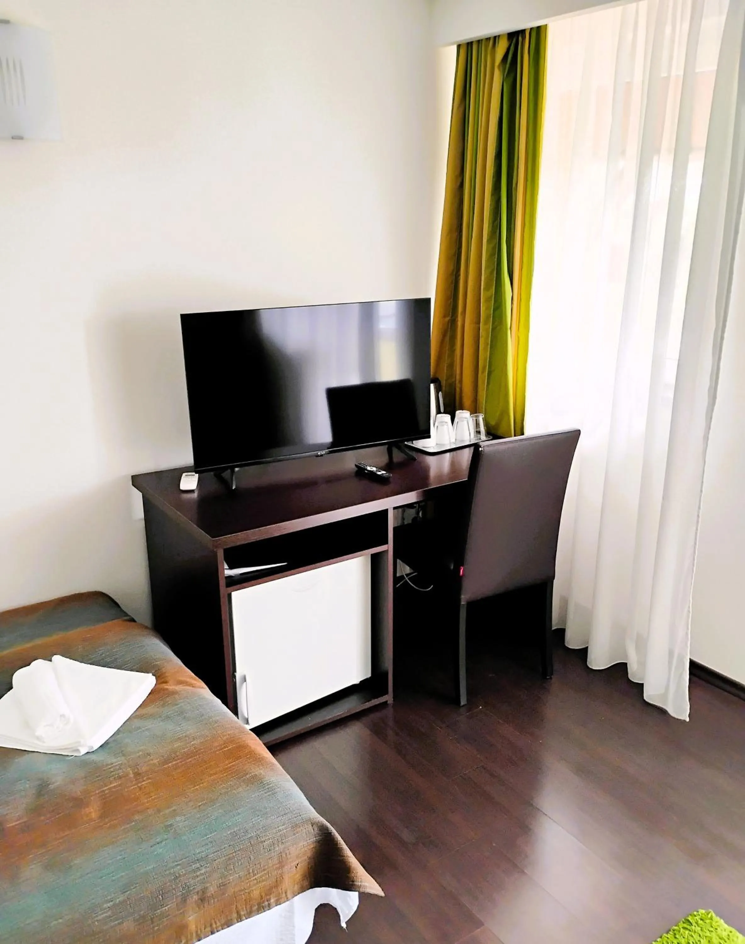 TV and multimedia, Bed in Pensiunea Carmen - Bikers Friendly Nest