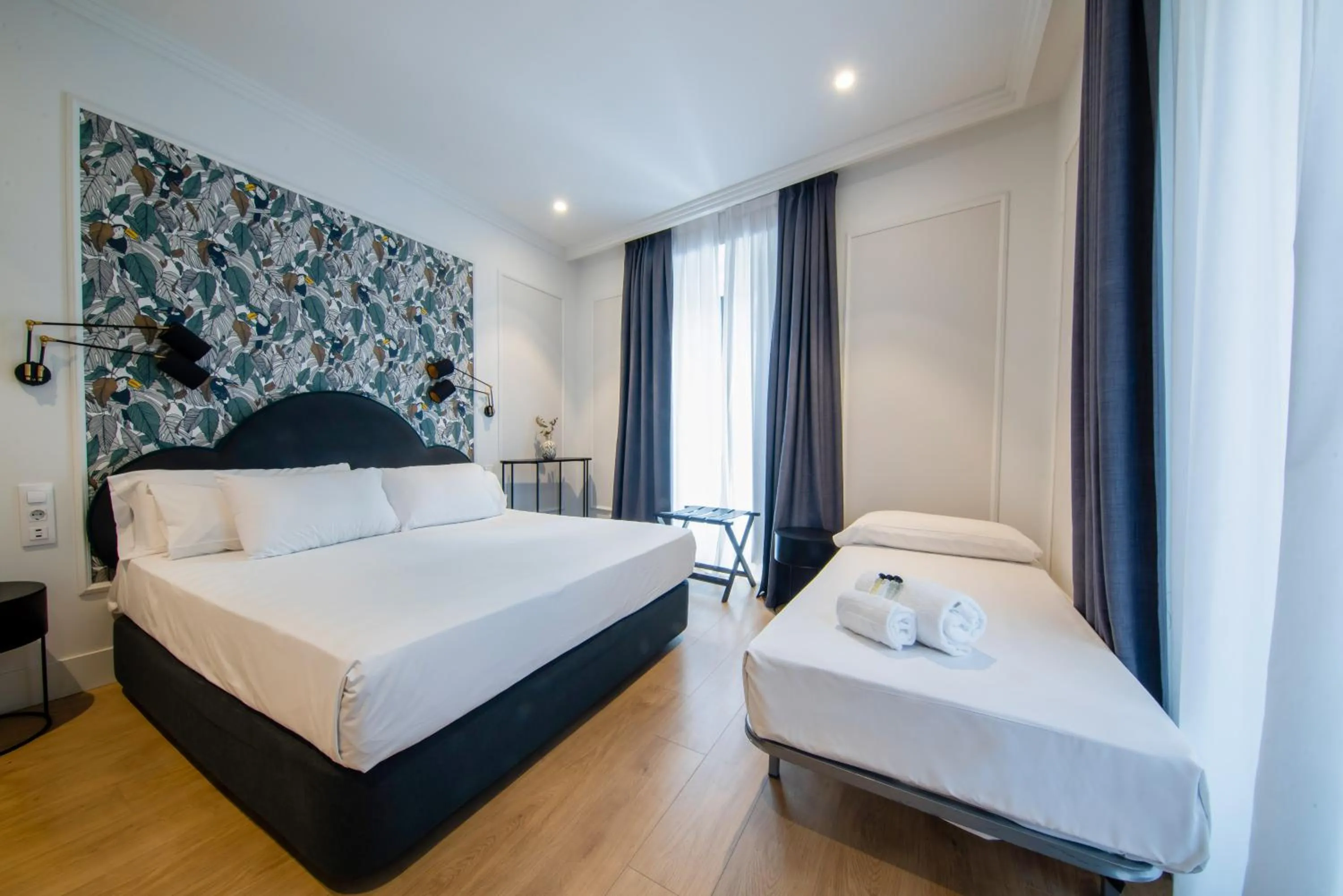 Photo of the whole room, Bed in Soho Boutique Opera