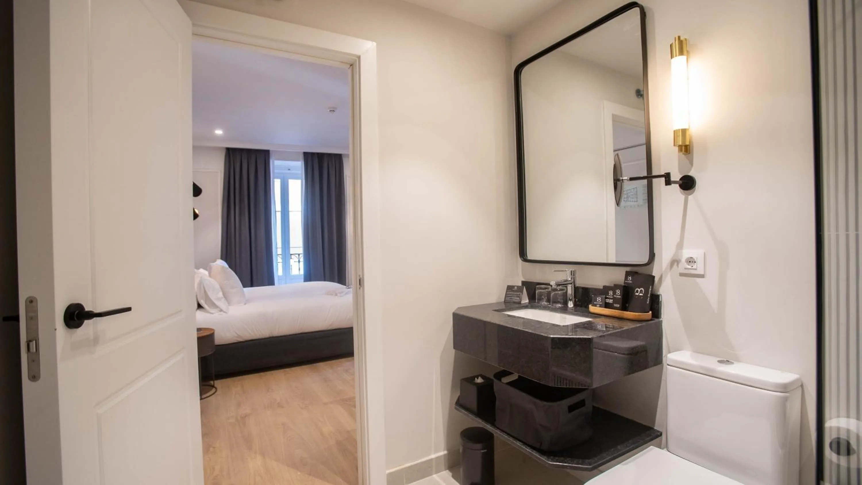 Toilet, Bed in Soho Boutique Opera