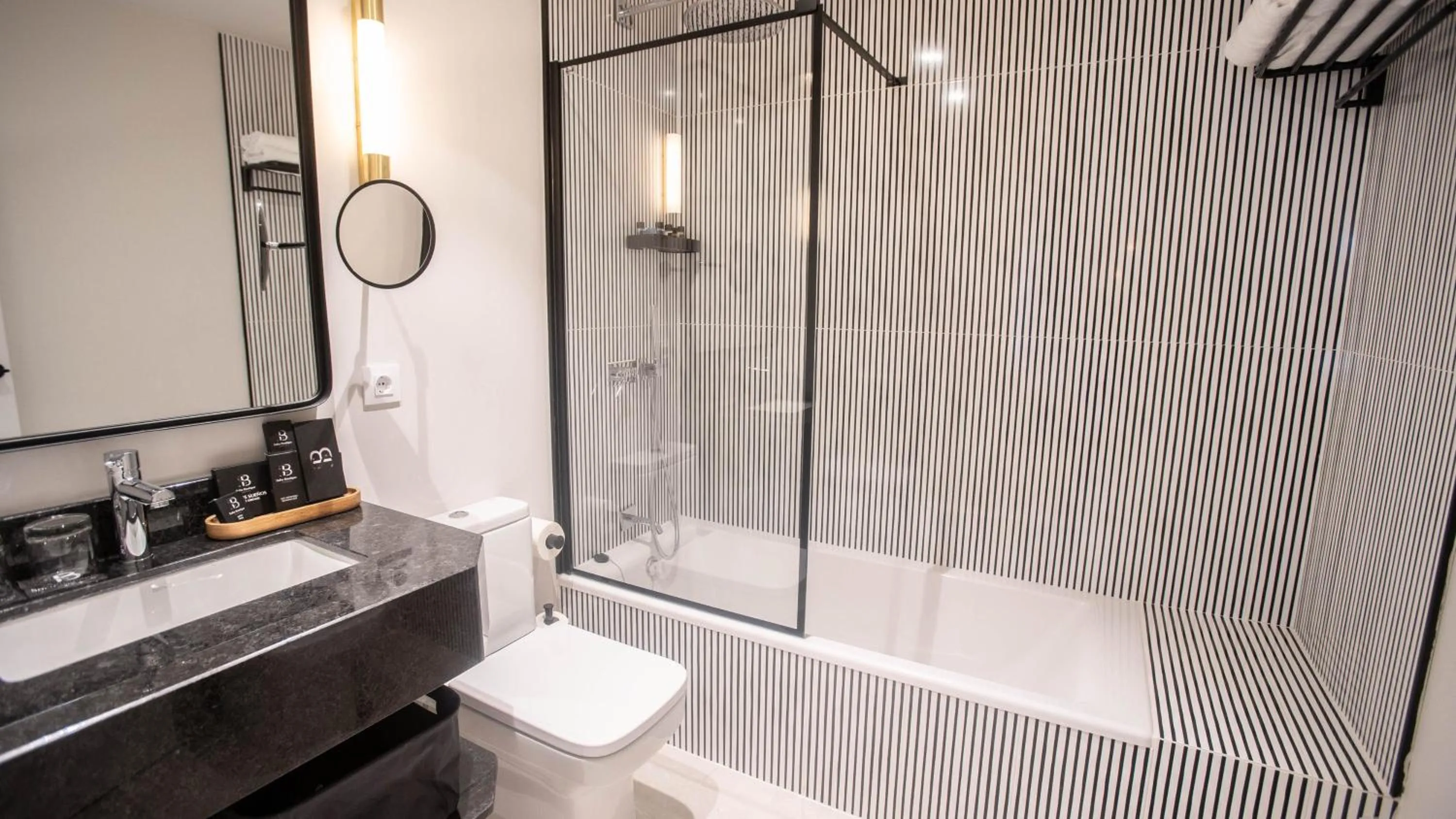 Toilet in Soho Boutique Opera