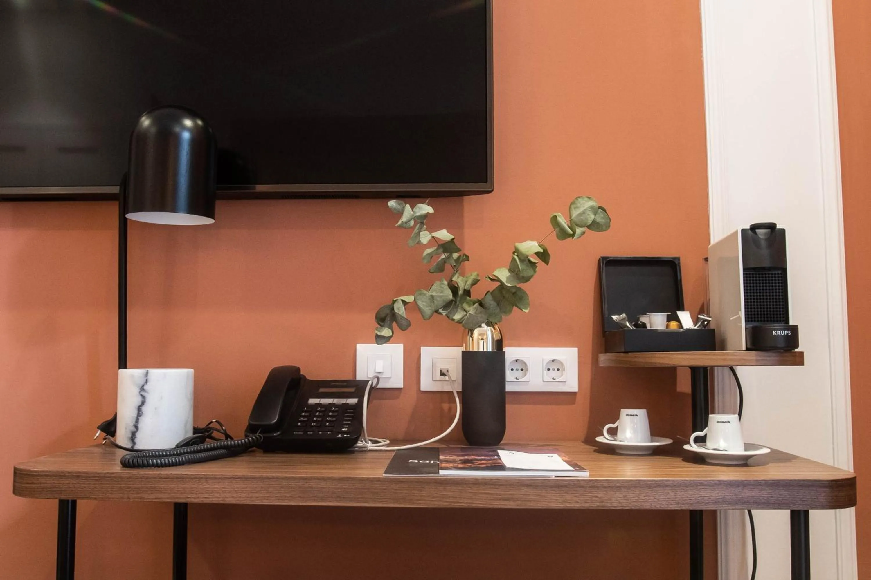 Coffee/tea facilities in Soho Boutique Opera