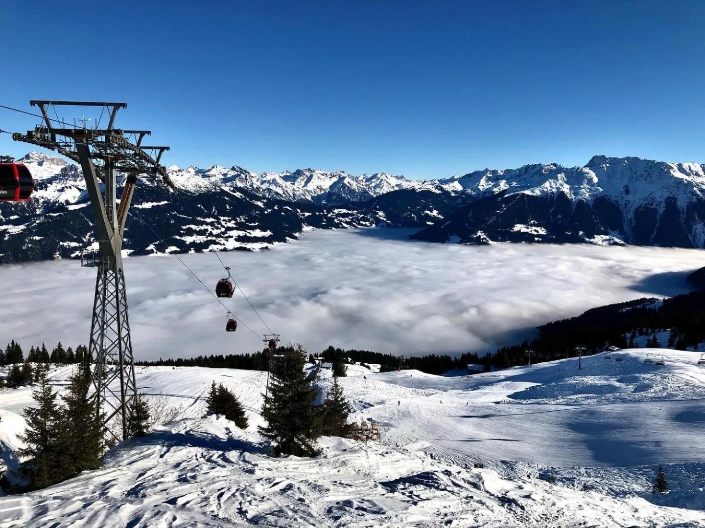Skiing in Appart Laijola