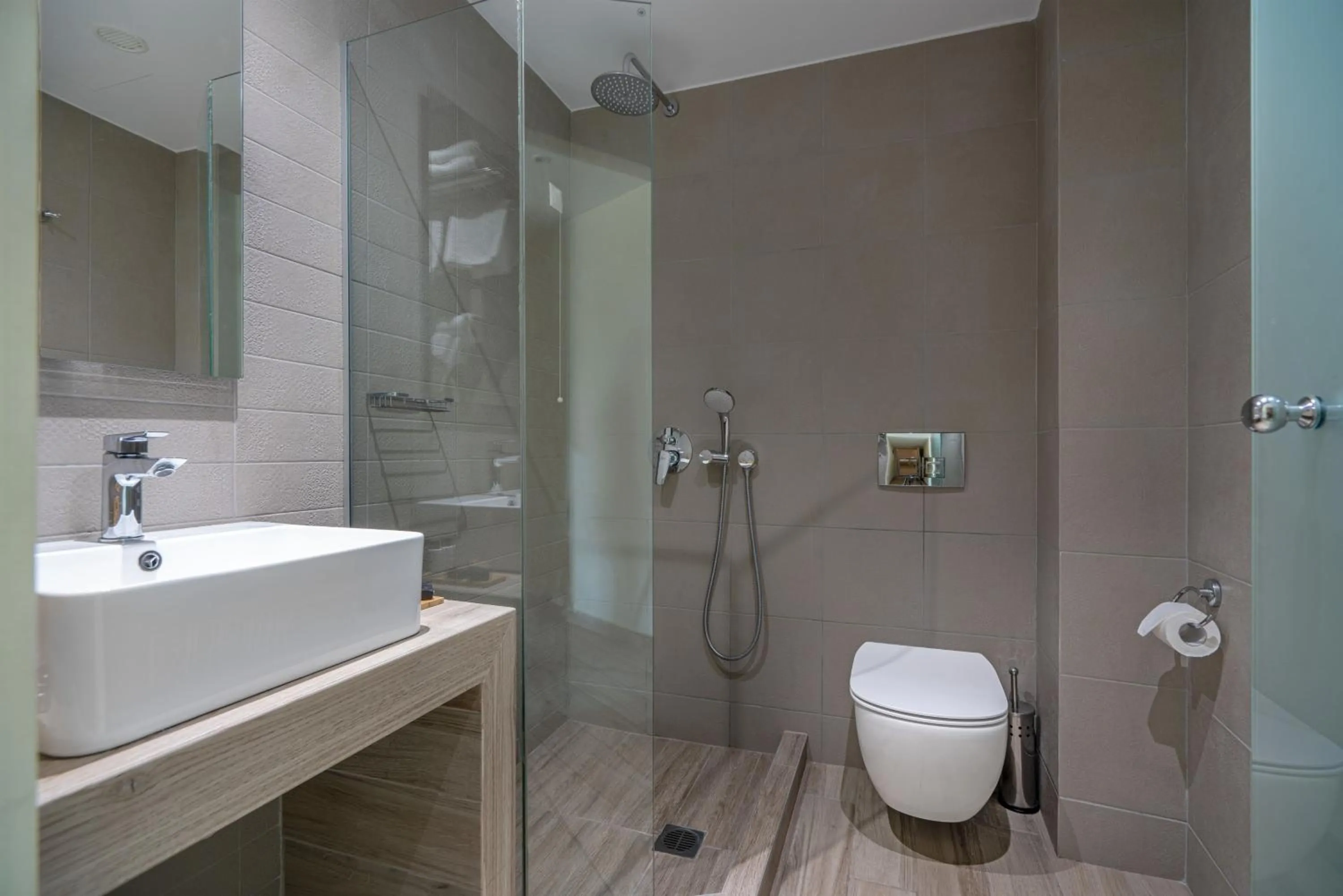 Shower in Maison 66, Riviera Hotels
