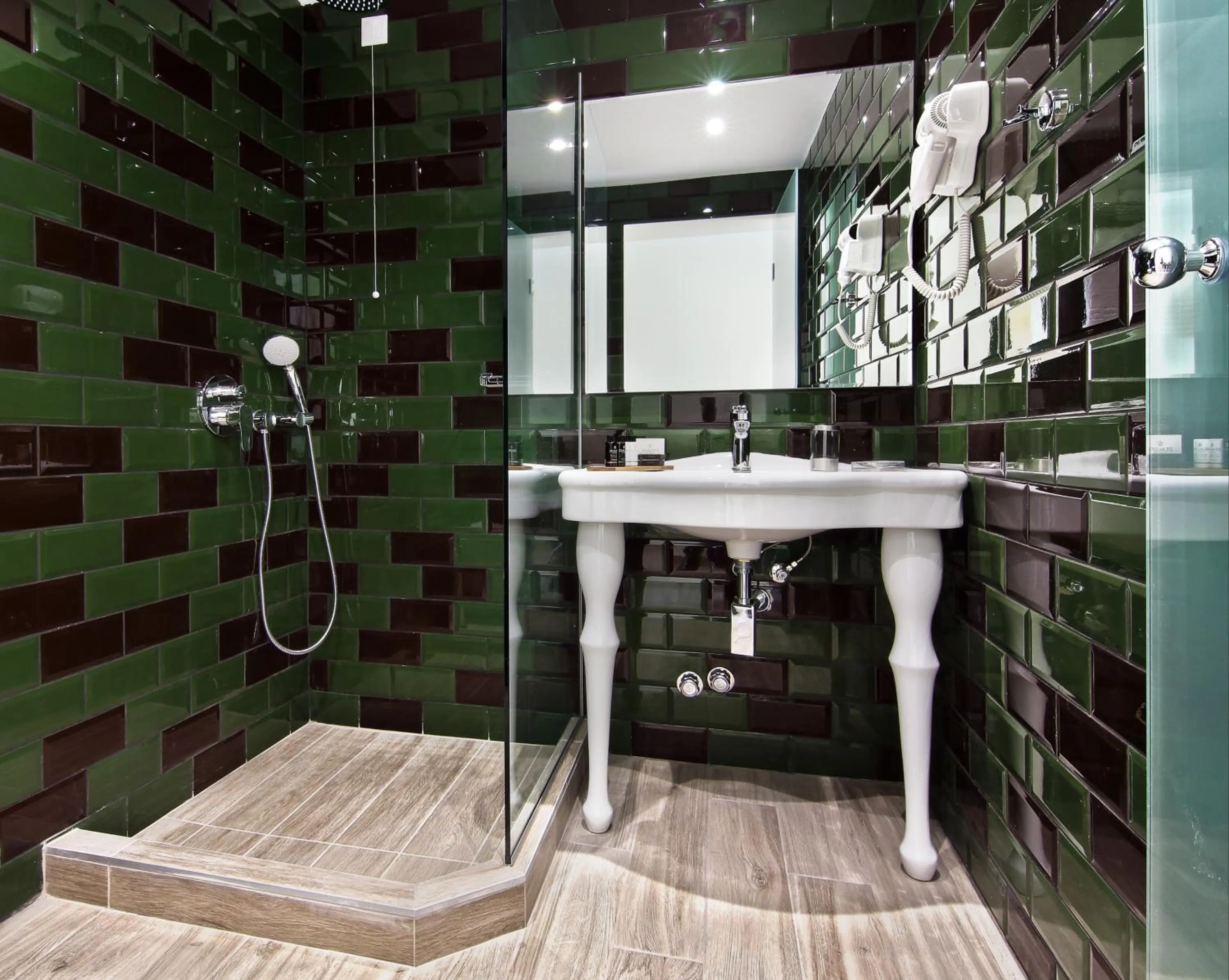 Shower in Maison 66, Riviera Hotels