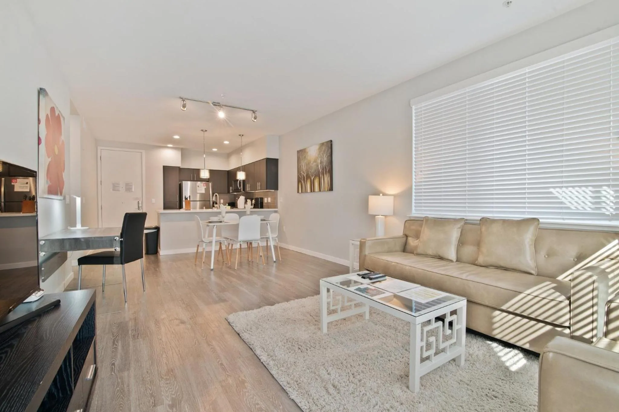 Living room in Bluebird Suites in Menlo Park