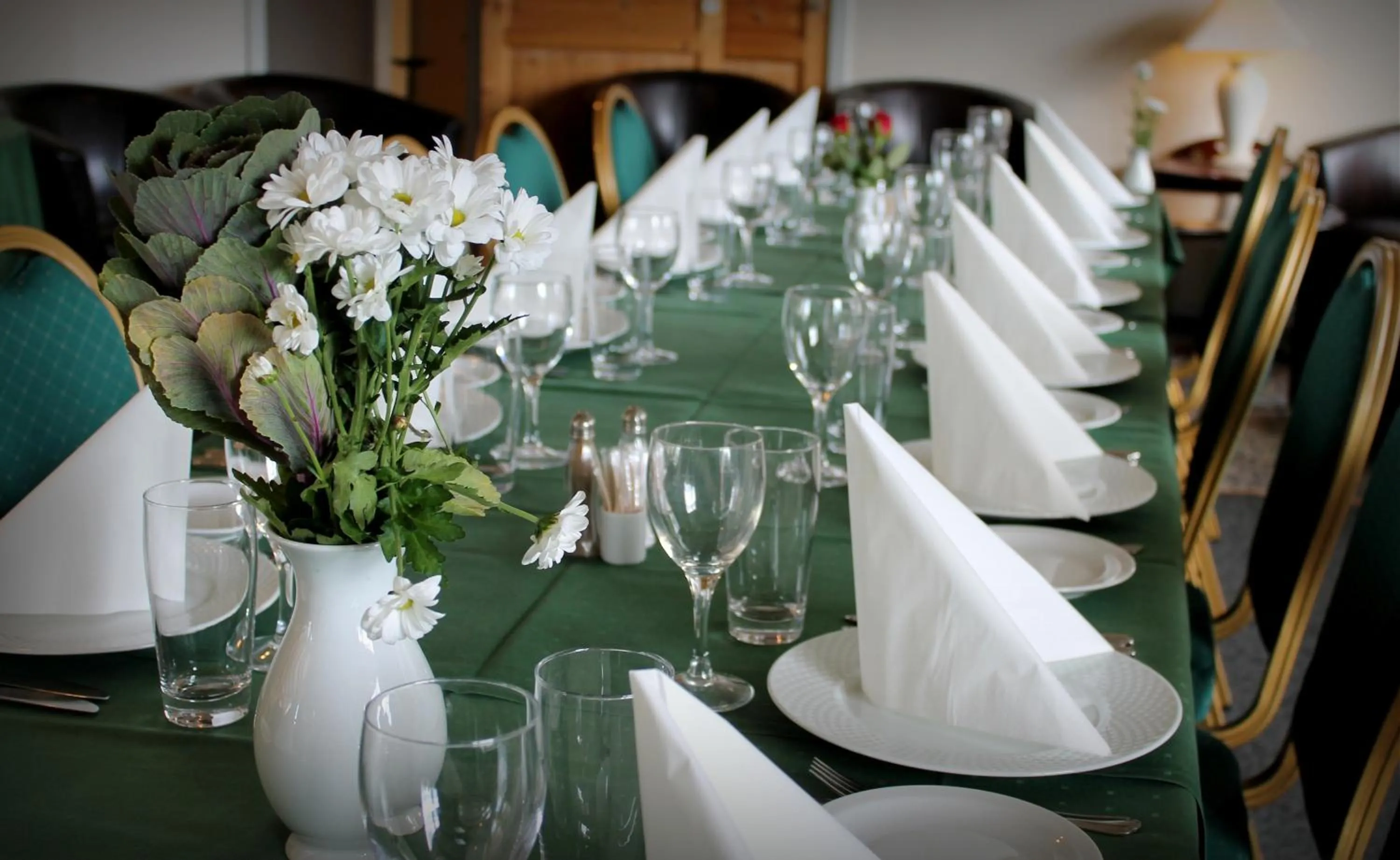 Restaurant/places to eat in Medio Apartments