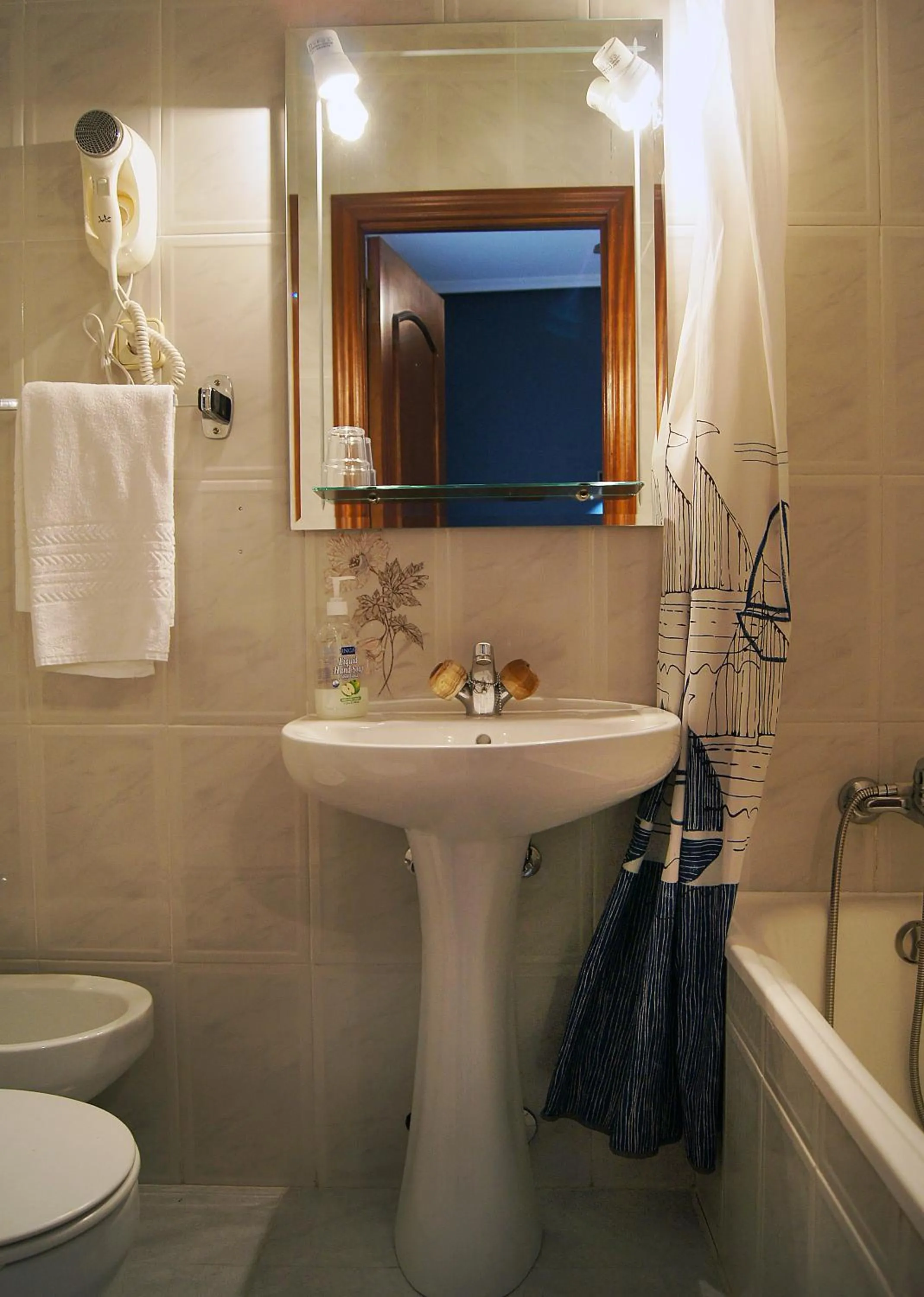 Bathroom in Fuencarral Kryse&Breogan