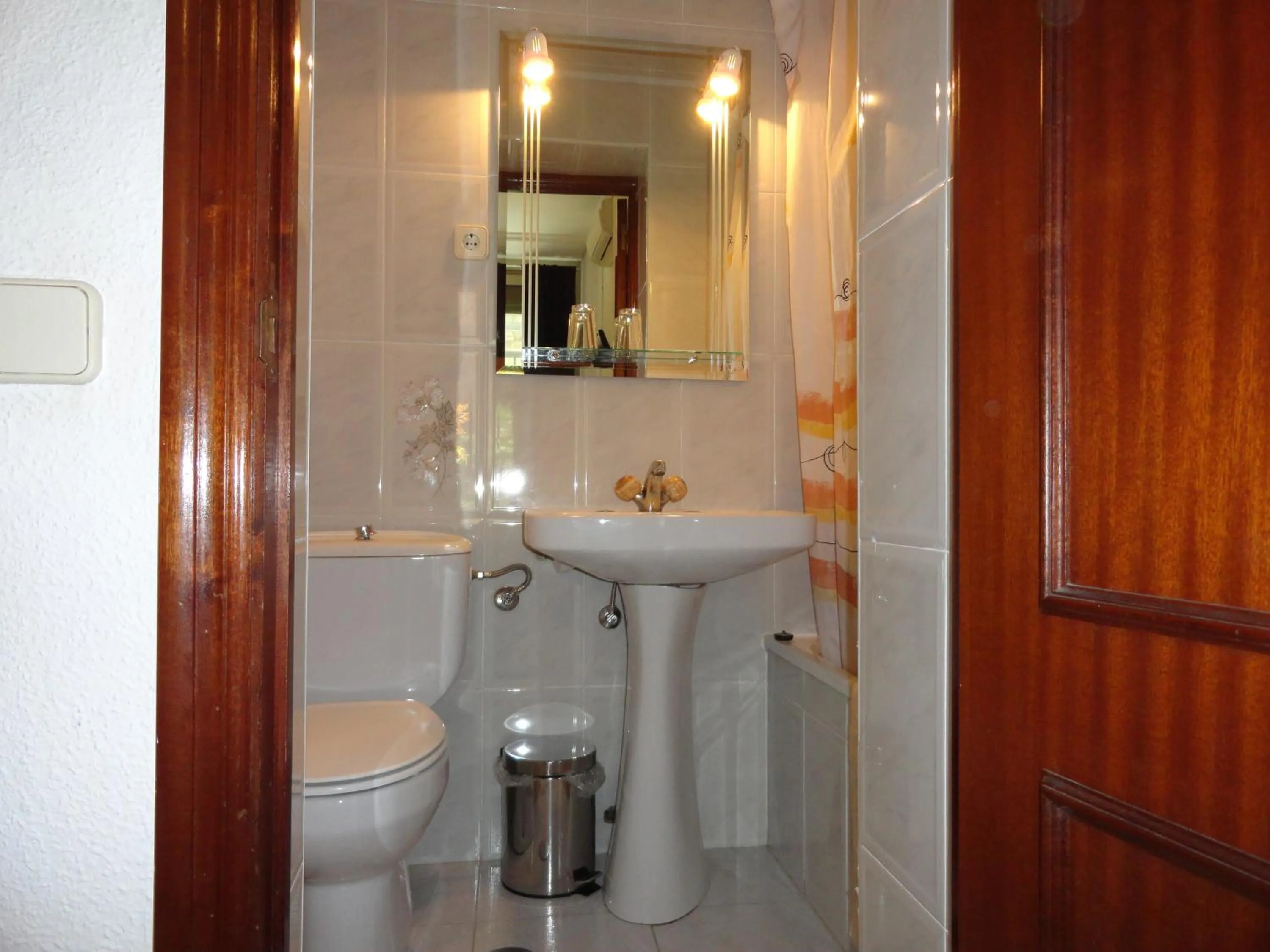 Bathroom in Fuencarral Kryse&Breogan