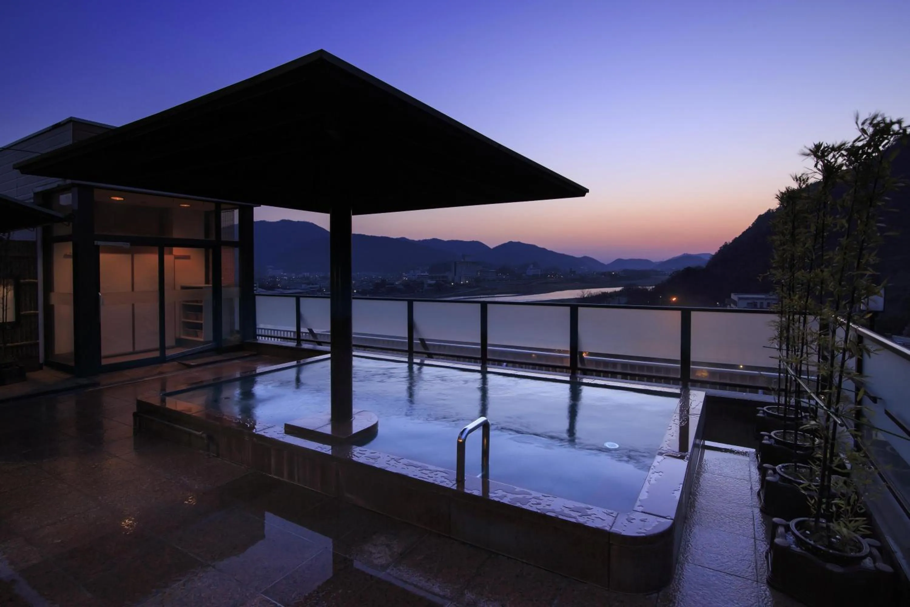 Public Bath in Hotel Park