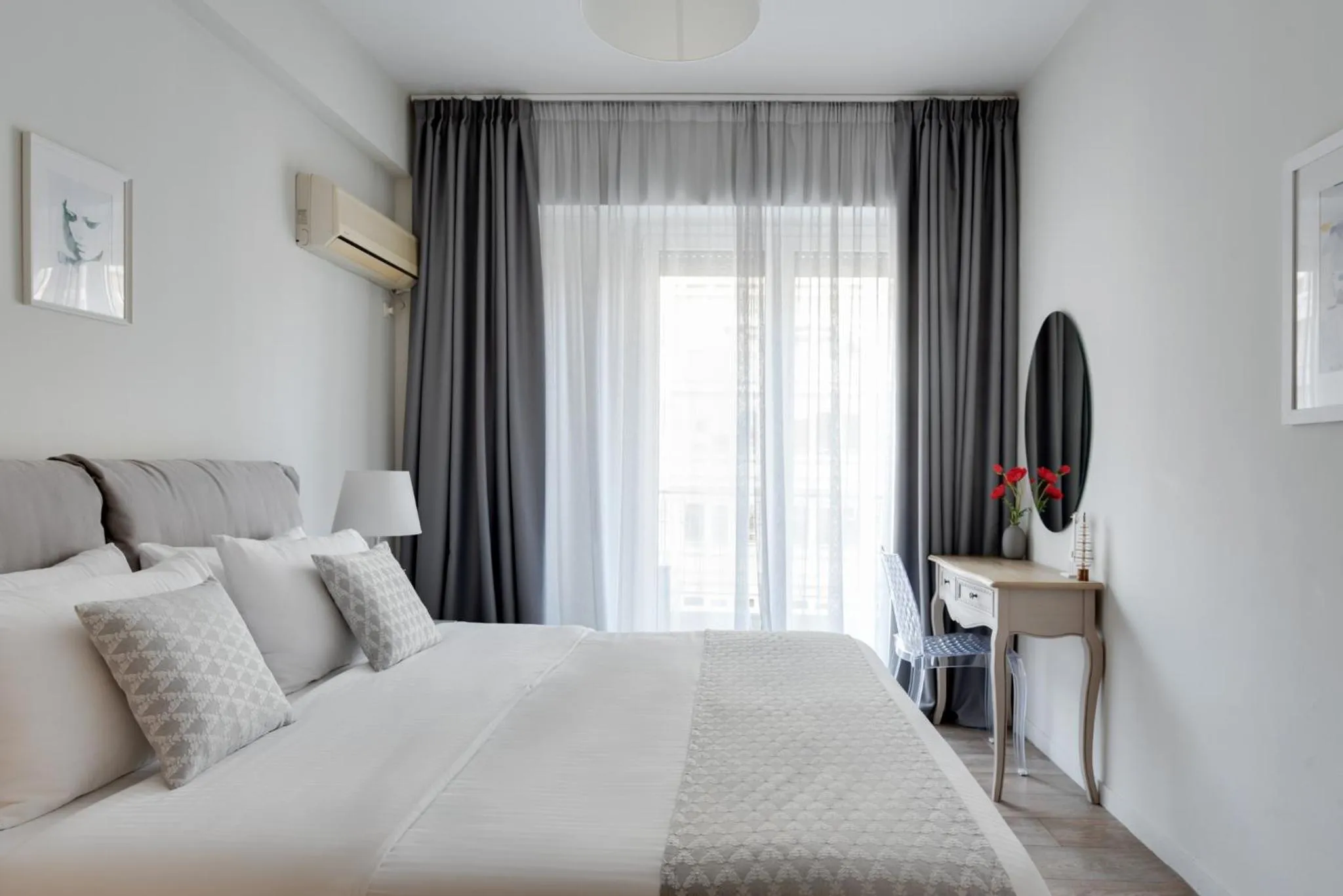 Living room, Bed in Syntagma Spotlight Residence