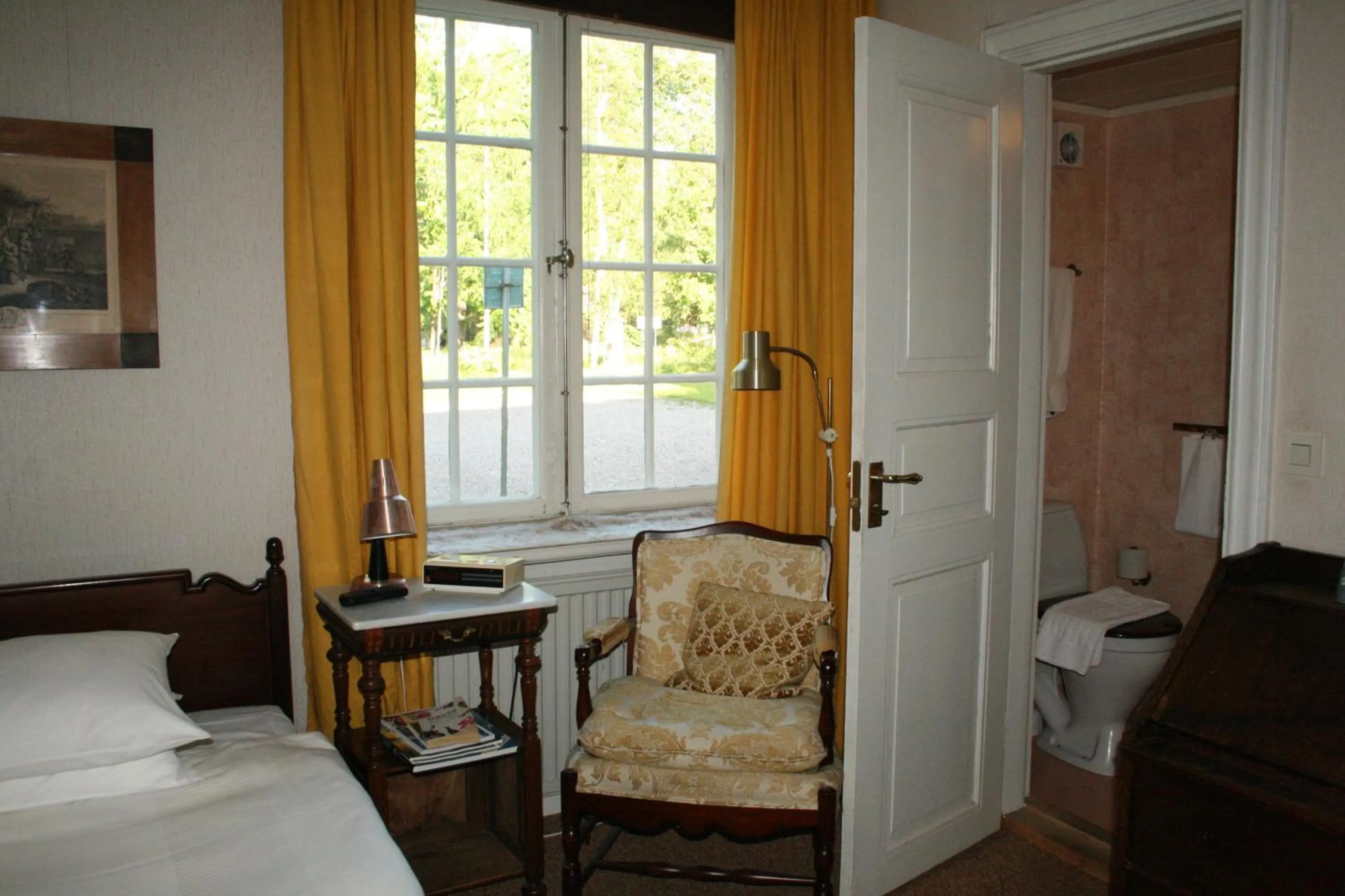 Seating area, Bed in Forsbacka Wärdshus