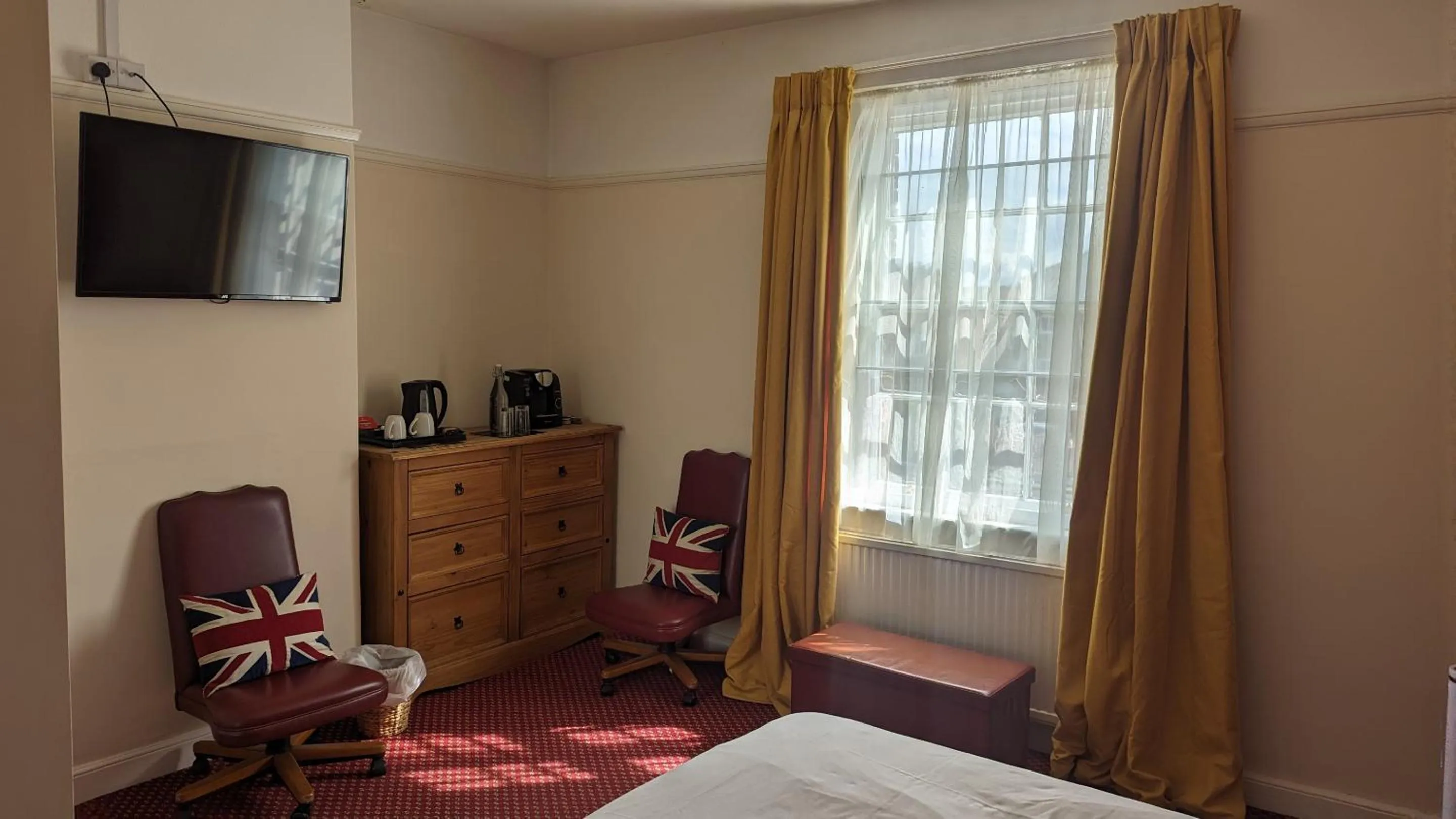 Bedroom, Bed in The King's Arms