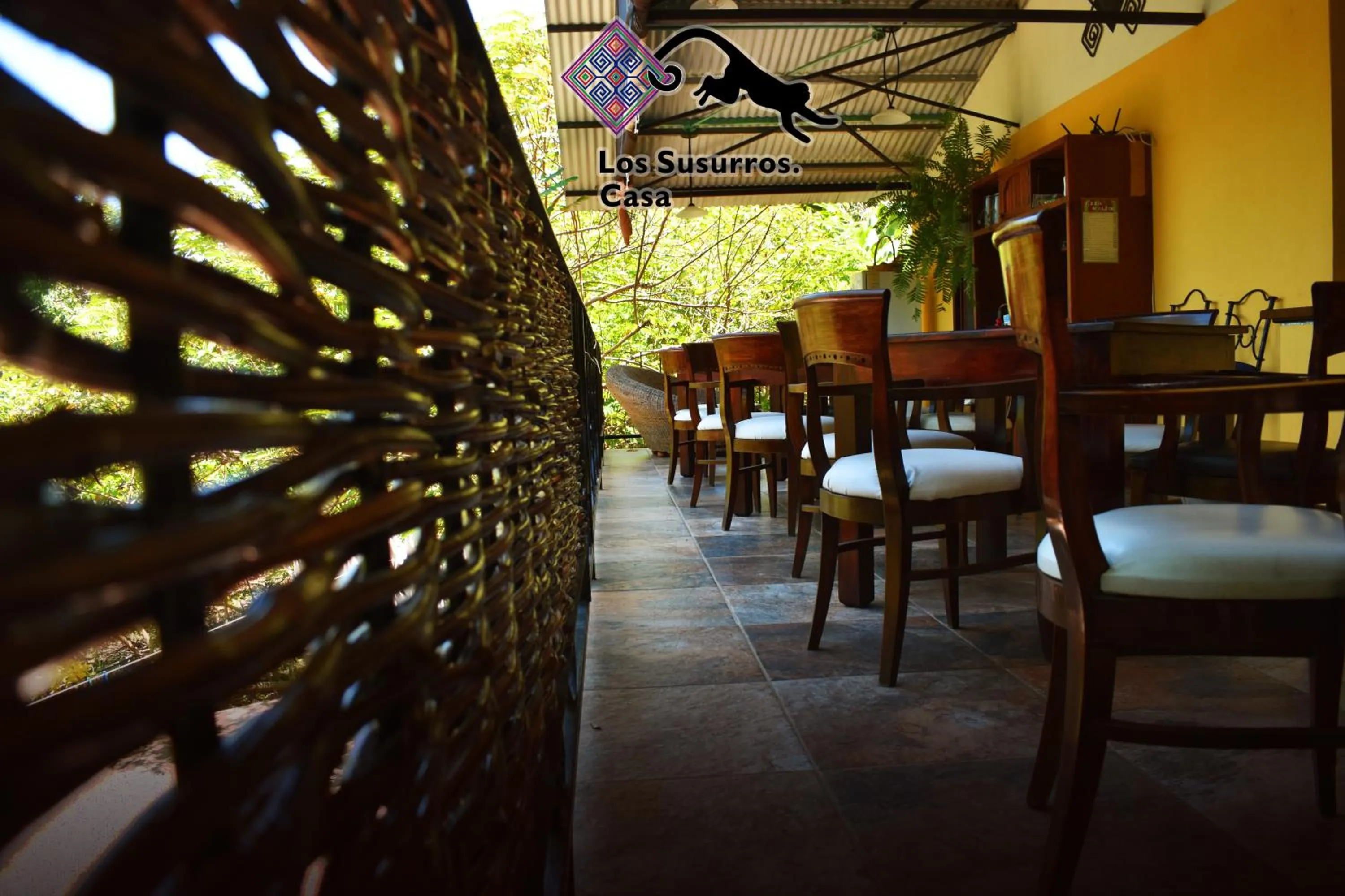 Restaurant/places to eat in Los Susurros. Casa