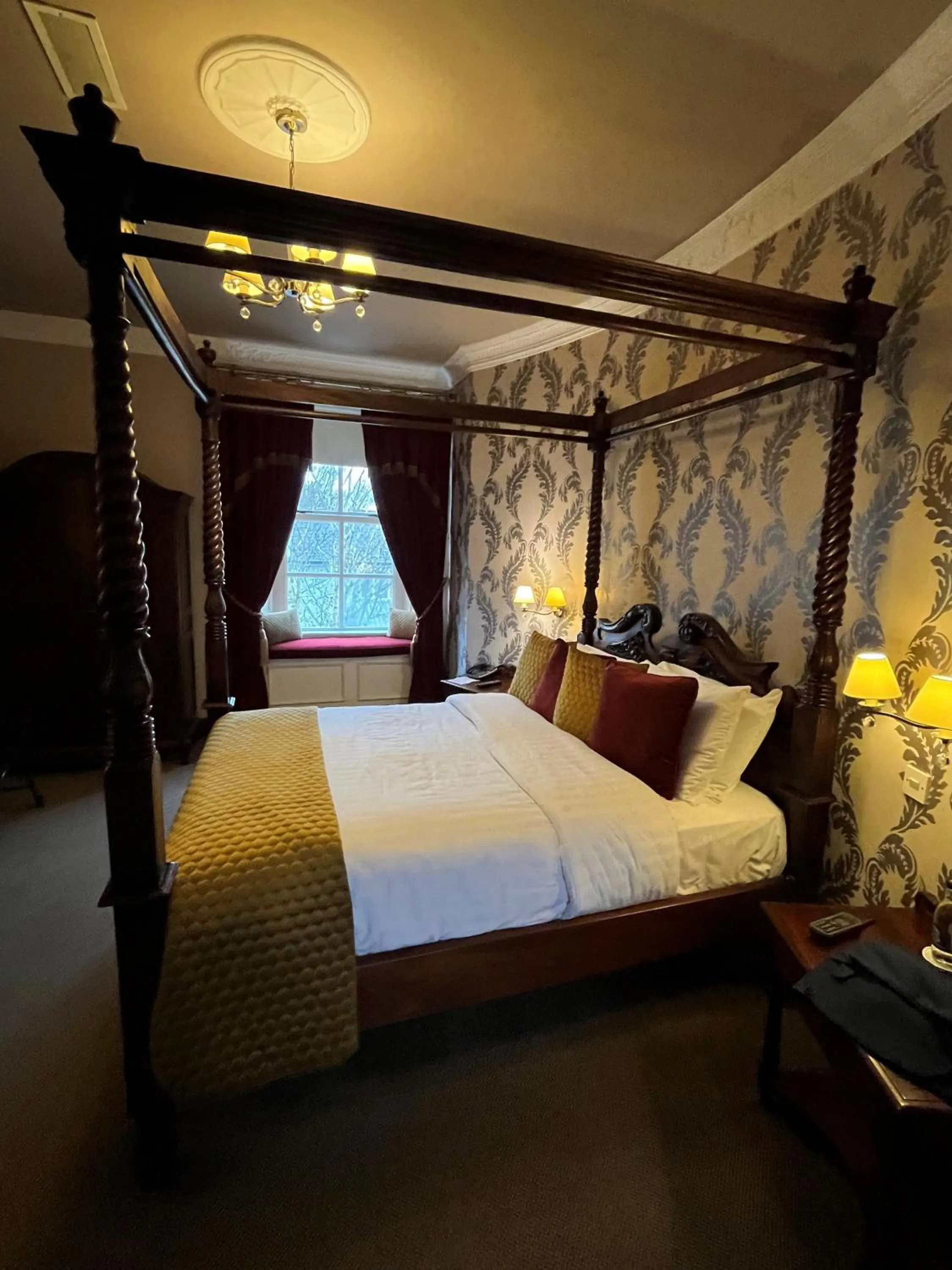 Bed in Darnley Lodge Hotel