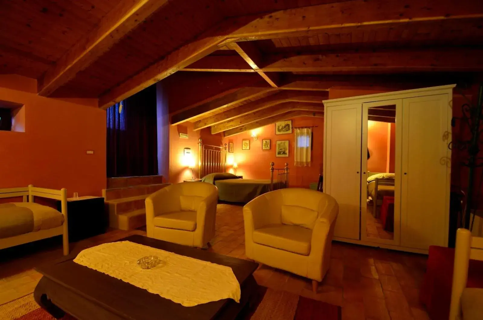 Family Room with Private Bathroom in Manouche Affittacamere Osteria Family Room with Private Bathroom in Manouche Affittacamere Osteria