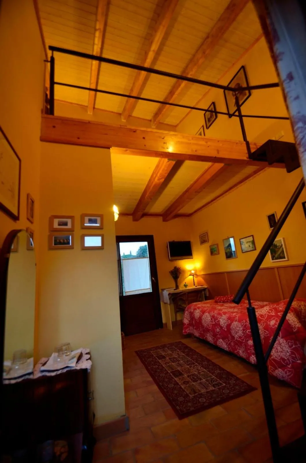 Triple Room with View in Manouche Affittacamere Osteria