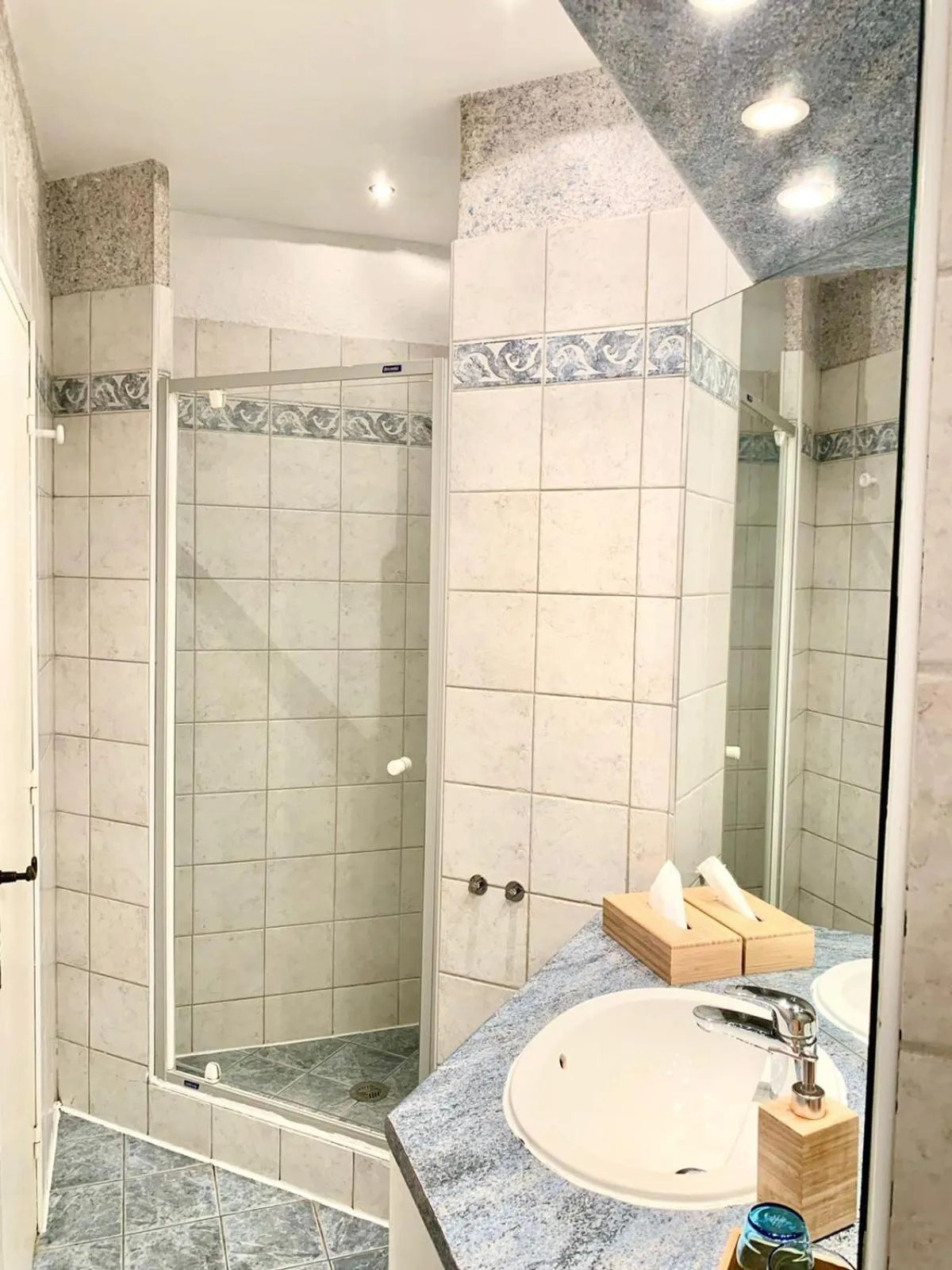 Shower in Le Barry du Grand Chemin