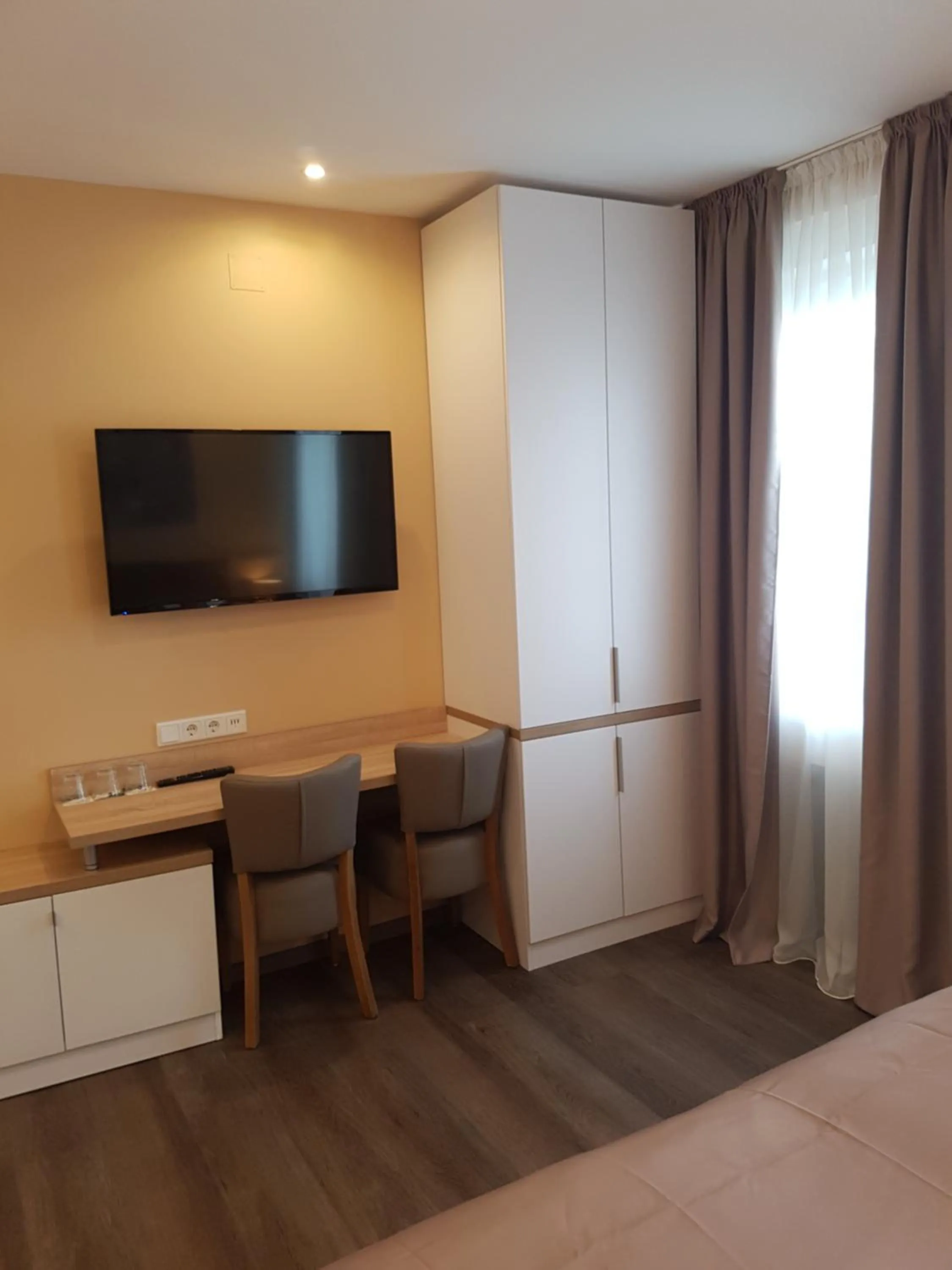 Photo of the whole room, Bed in Hotel Haus Büderich