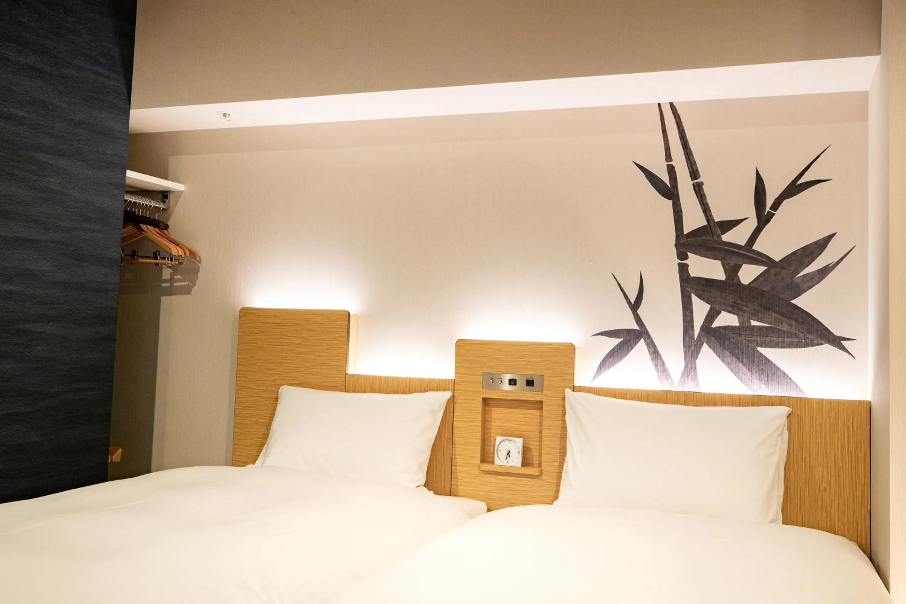 Photo of the whole room, Bed in Daiwa Roynet Hotel Nagoya Fushimi