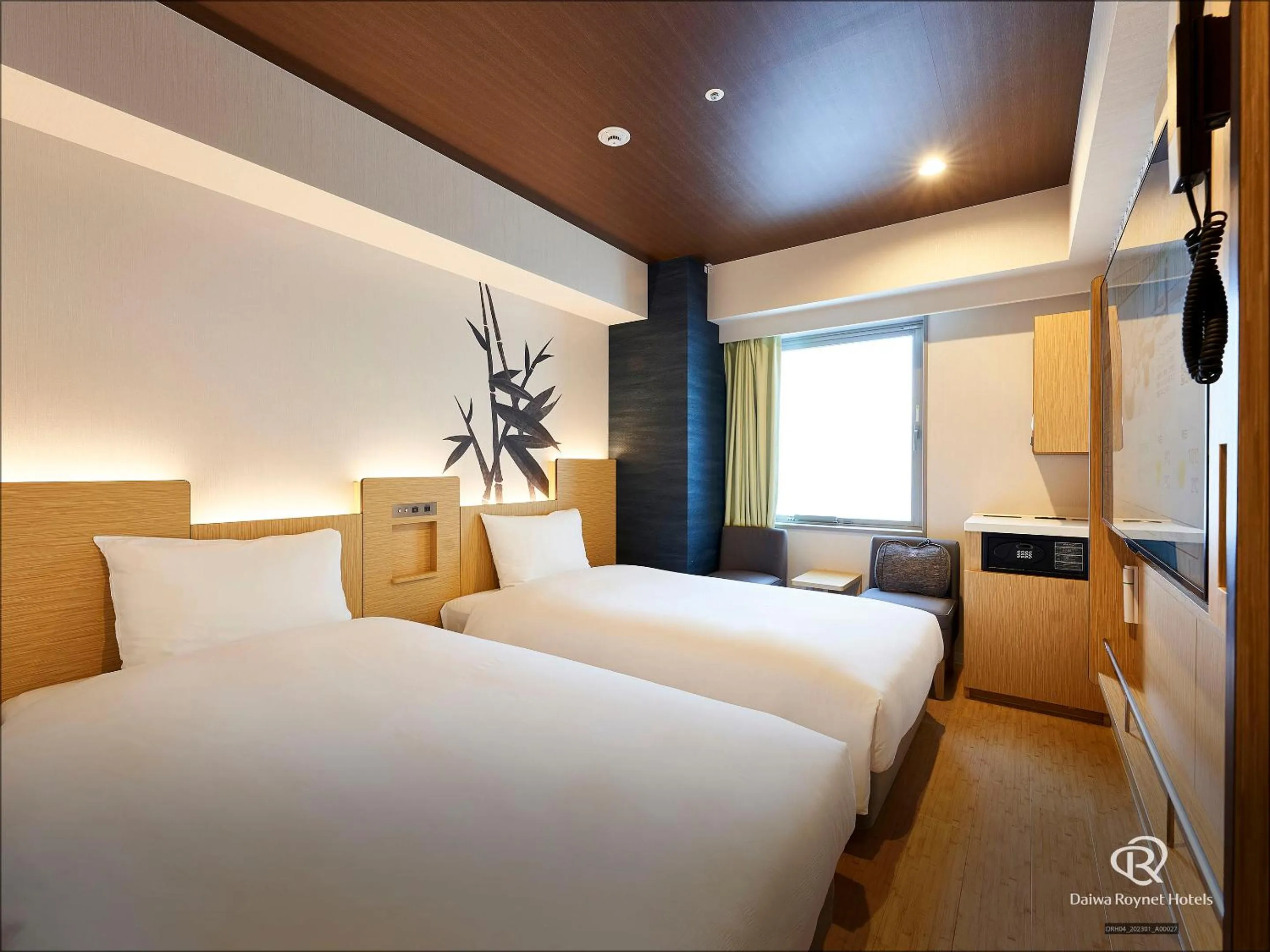 Photo of the whole room, Bed in Daiwa Roynet Hotel Nagoya Fushimi