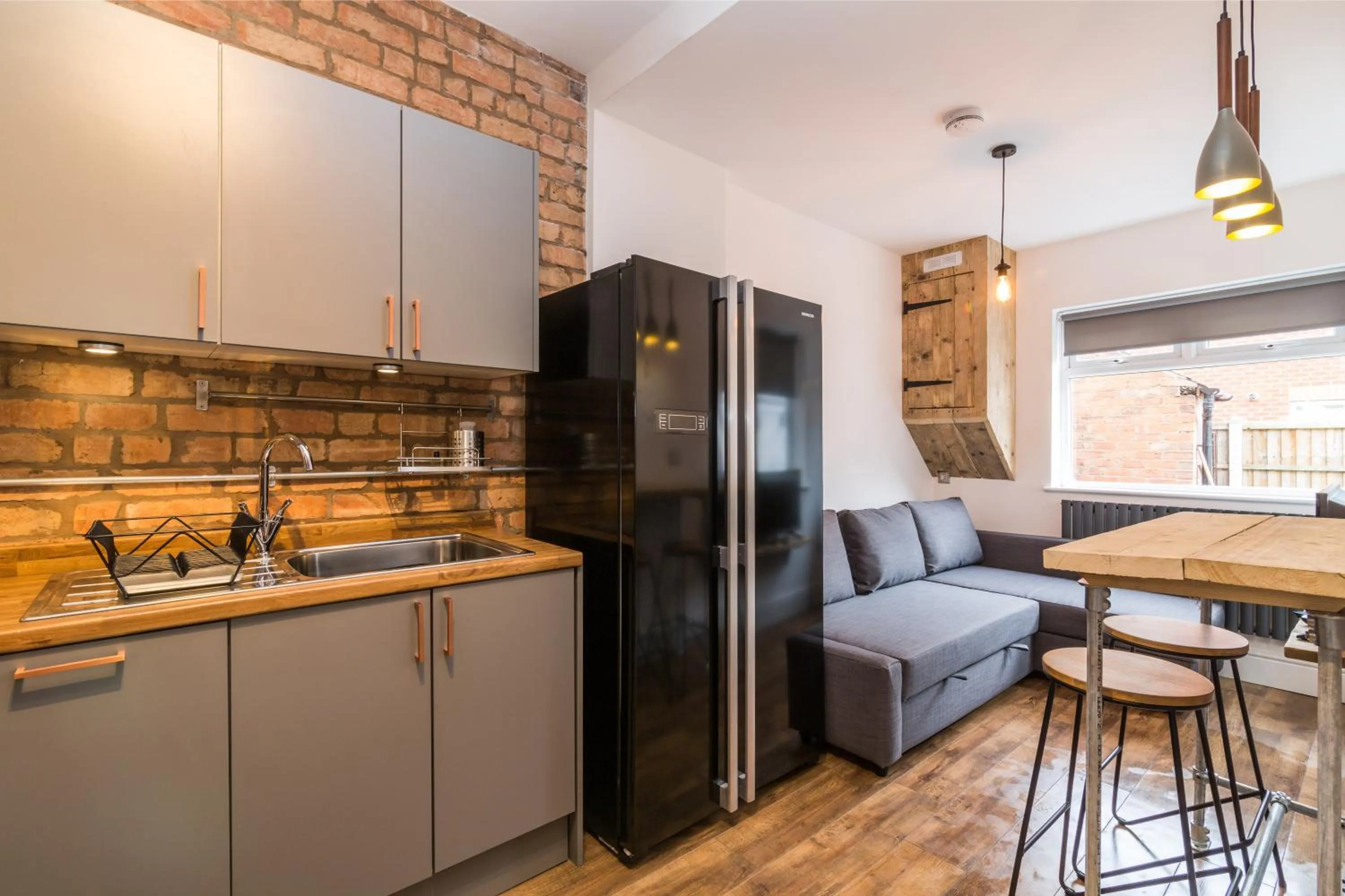 Communal lounge/ TV room in Salisbury Street Guesthouse