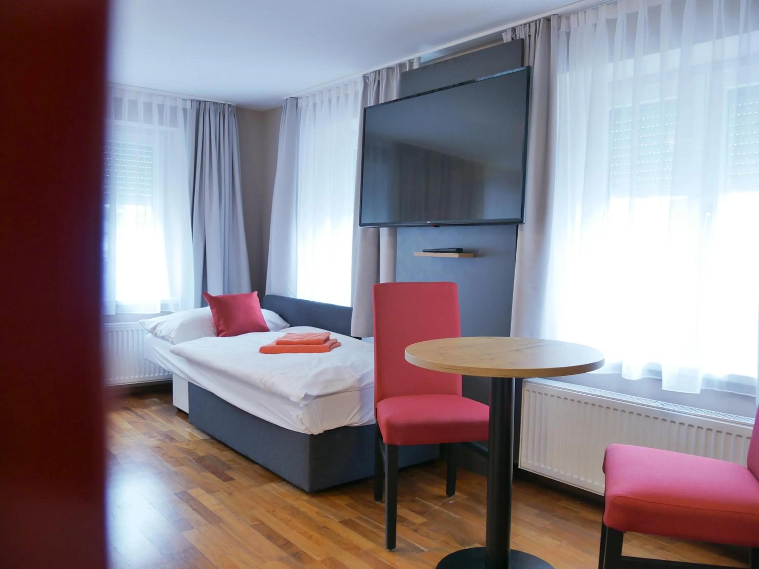 Bed in Hotel Linde-Sinohaus