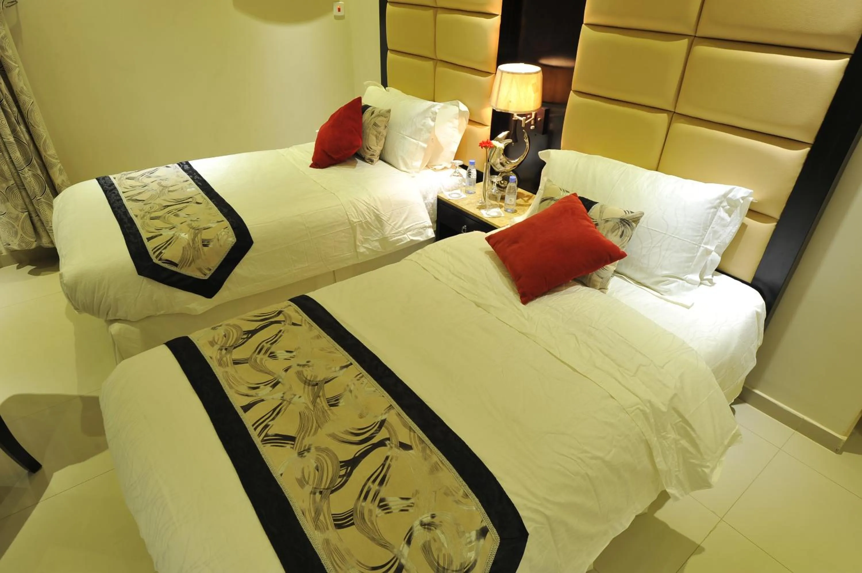 Bedroom, Bed in Al Janaderia Suites 7