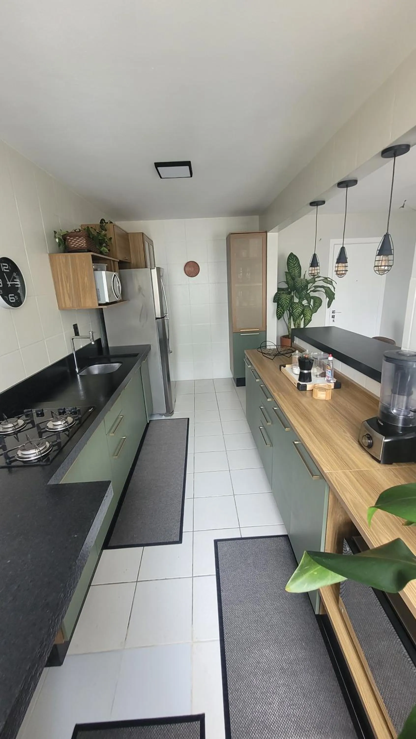 kitchen in Apto na Quadra do Mar e Vista para o Rio