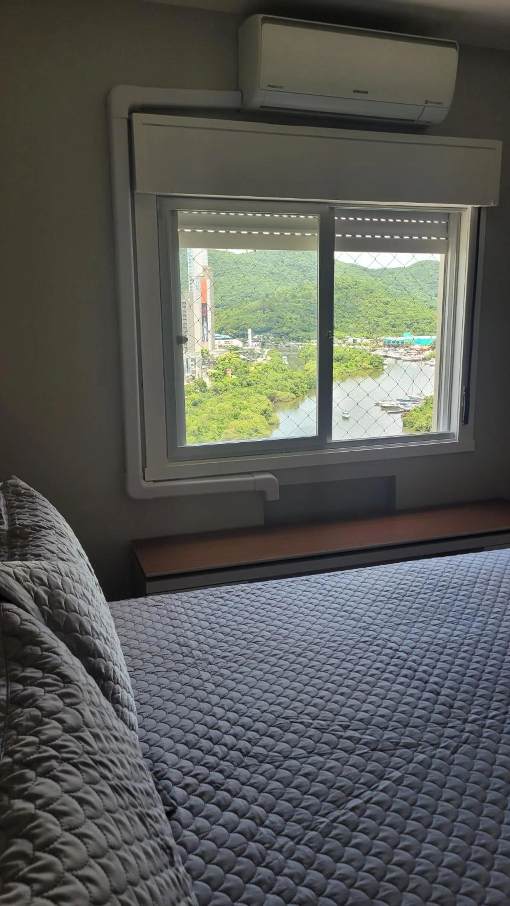 Mountain view, Bed in Apto na Quadra do Mar e Vista para o Rio