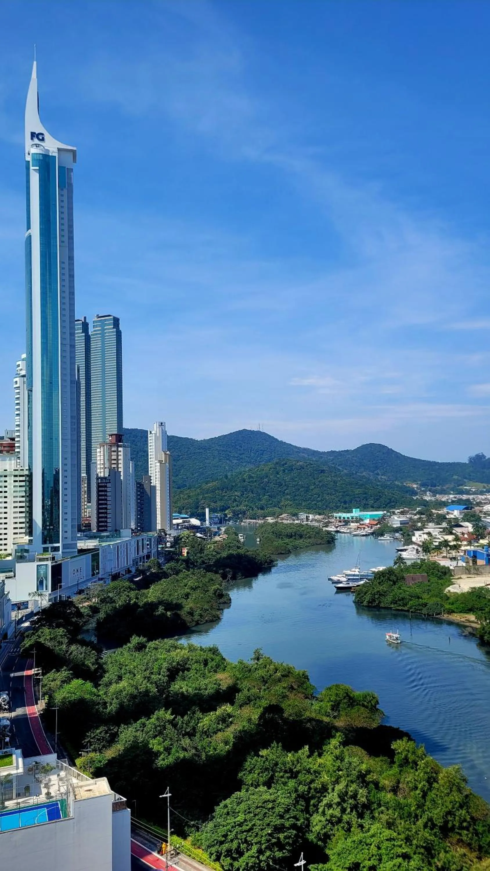 Apto na Quadra do Mar e Vista para o Rio