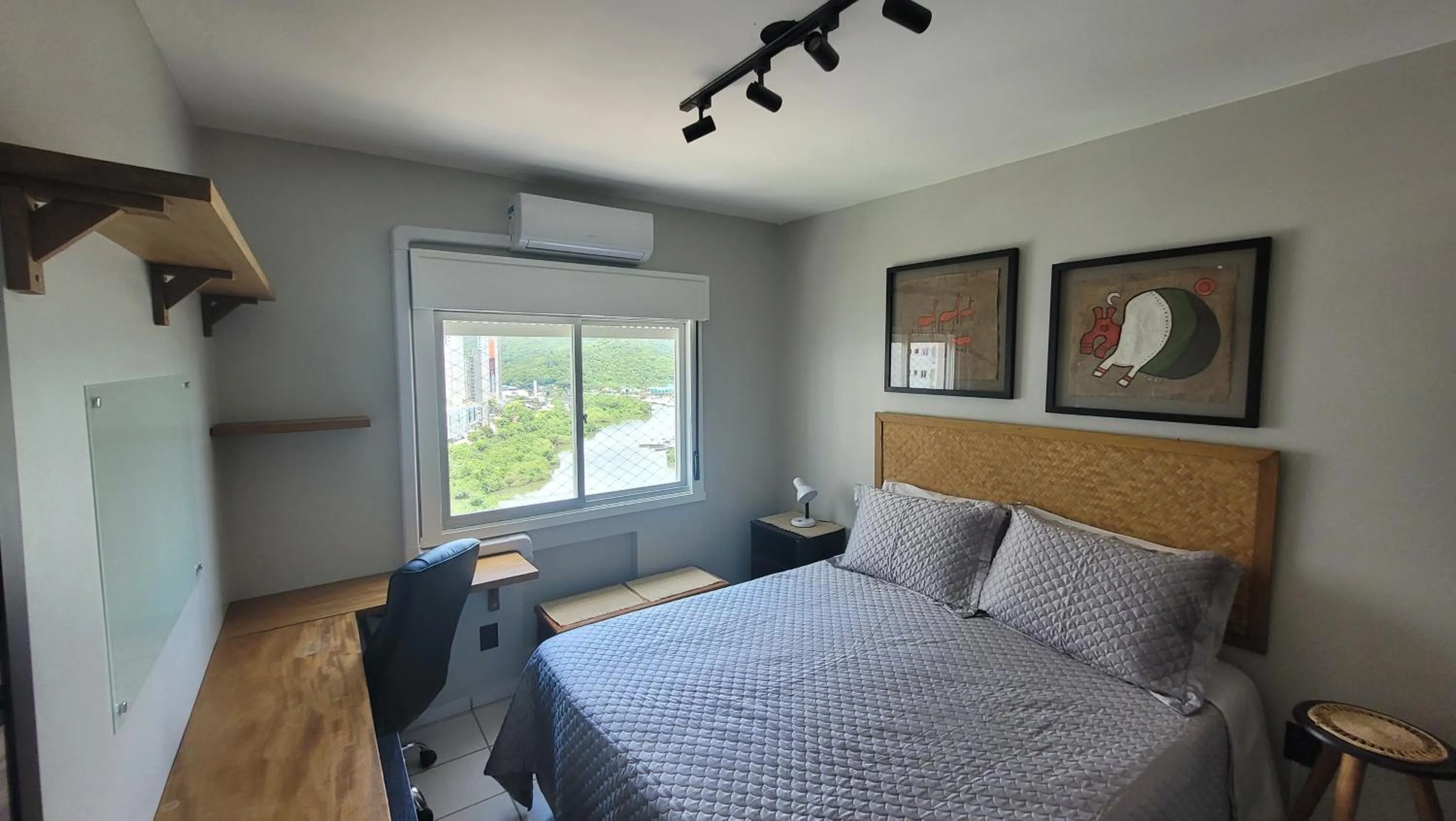 View (from property/room), Bed in Apto na Quadra do Mar e Vista para o Rio