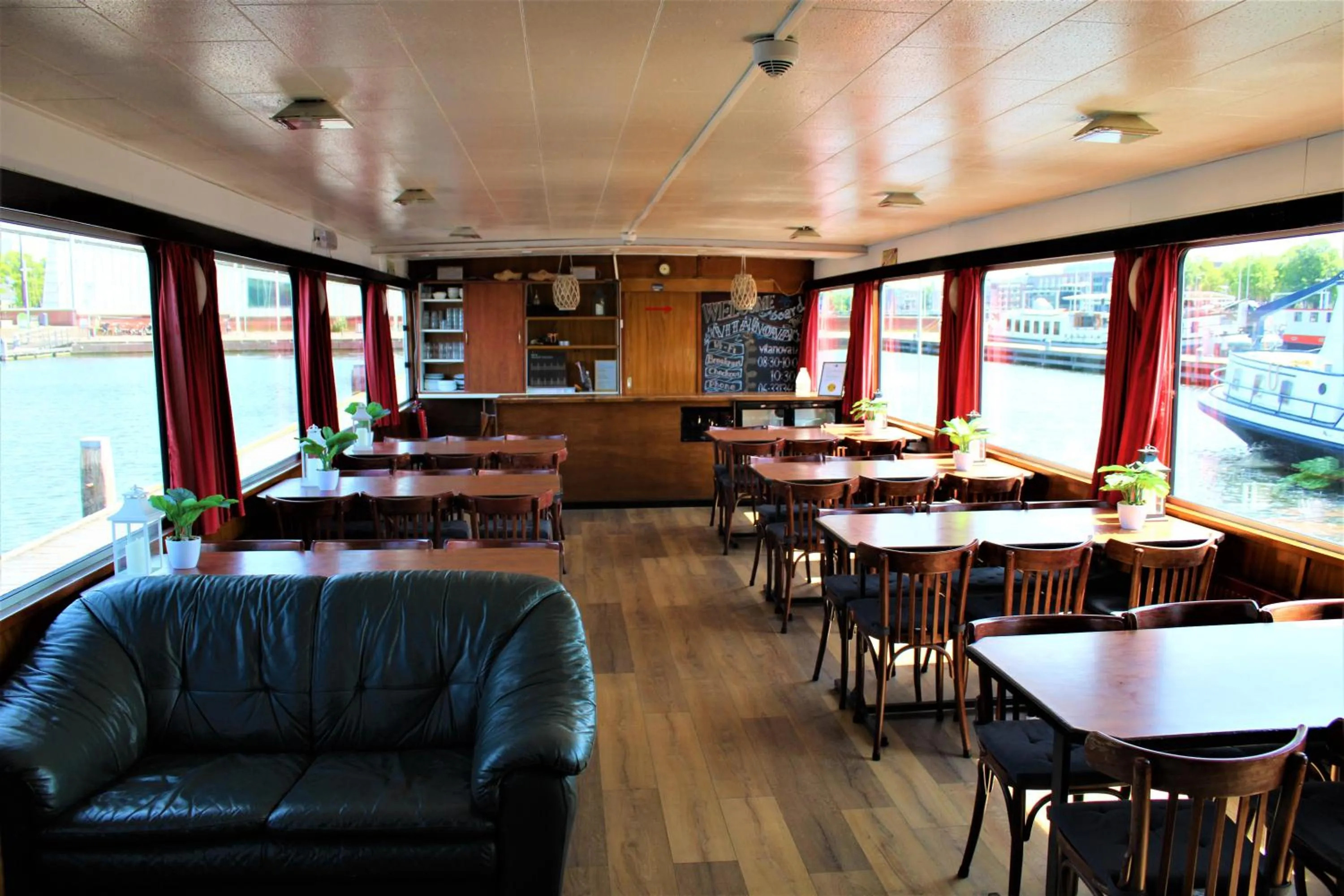 Restaurant/places to eat in Vita Nova