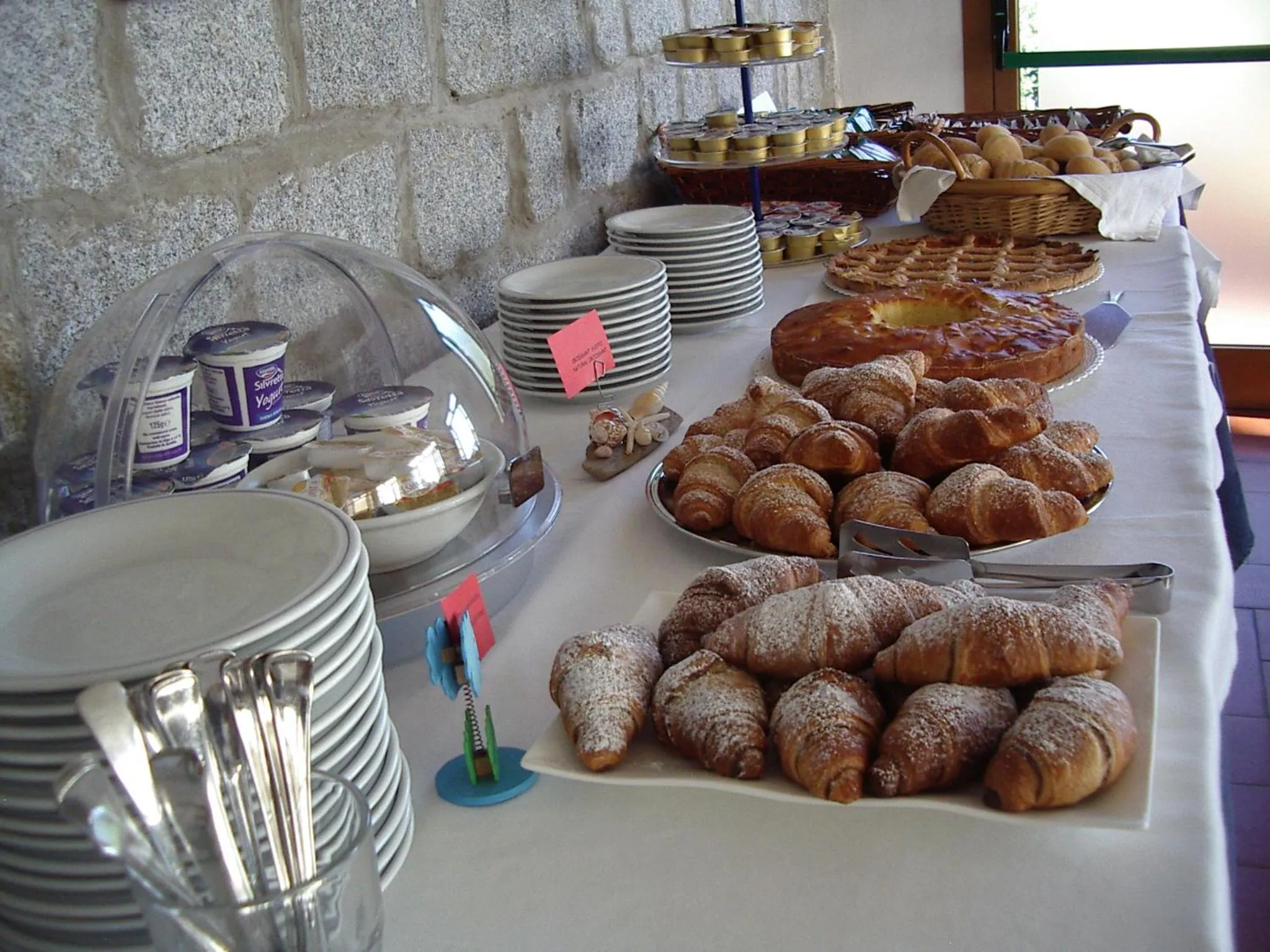 Buffet breakfast in Albergo Le Briciole