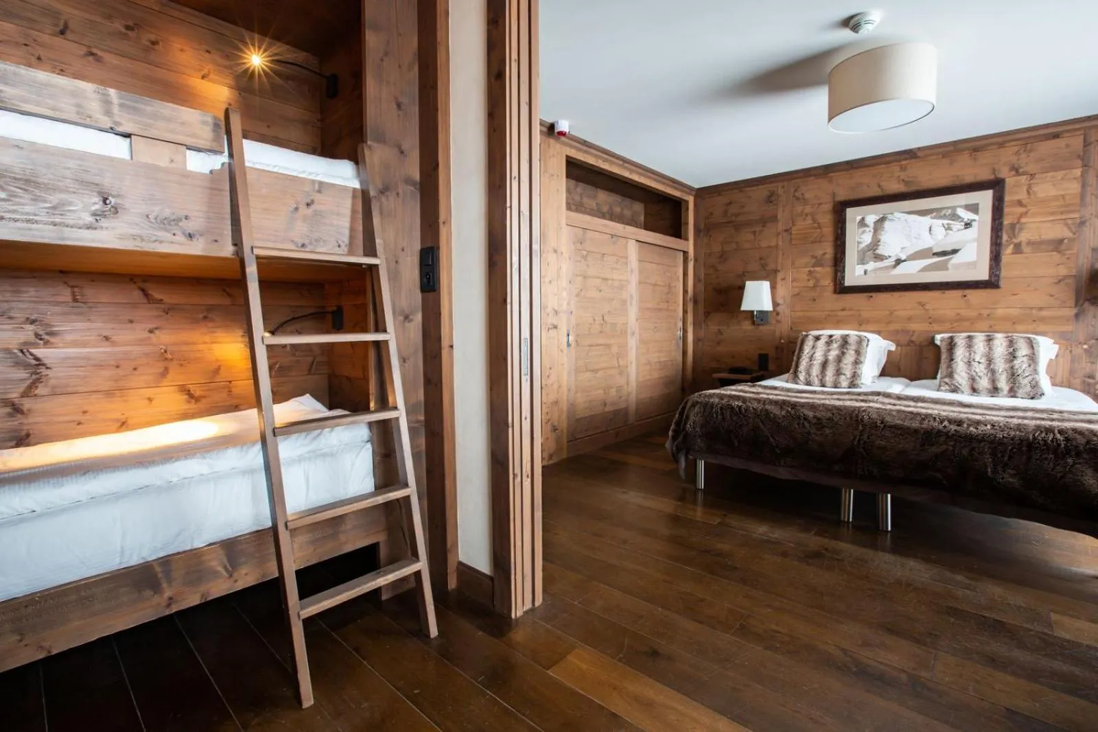 Bed in Hôtel Champs Fleuris Morzine