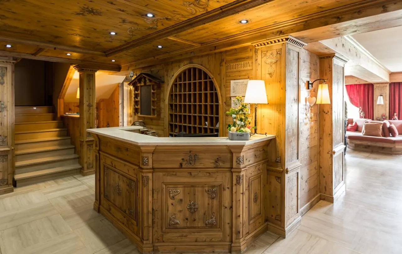 Lobby or reception in Hôtel Champs Fleuris Morzine