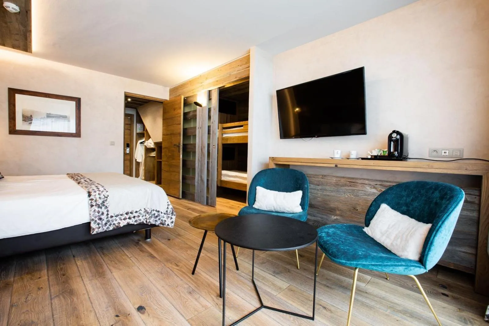 Bed in Hôtel Champs Fleuris Morzine