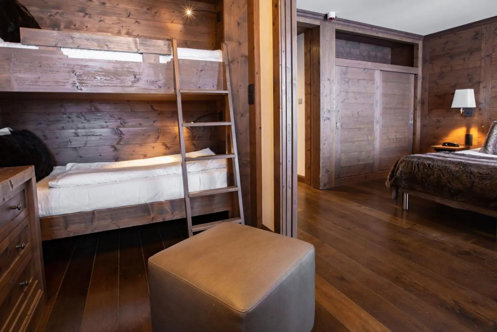 Bed in Hôtel Champs Fleuris Morzine