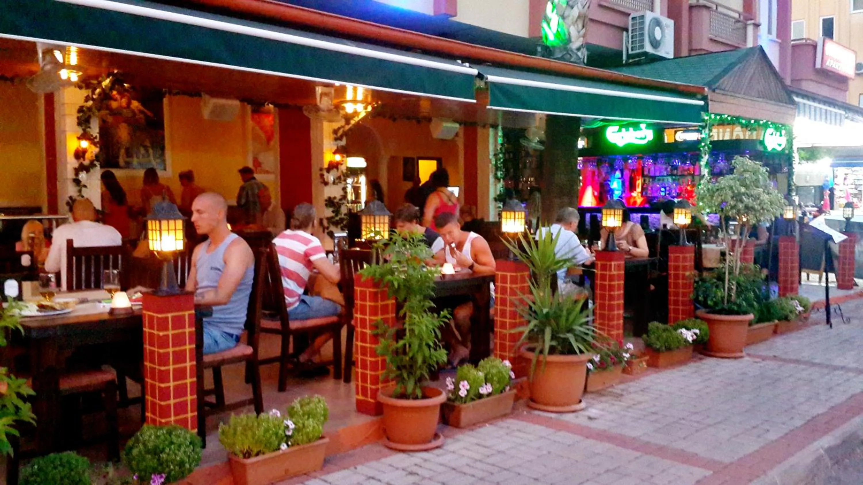 Restaurant/places to eat in Baronessa Apart Hotel