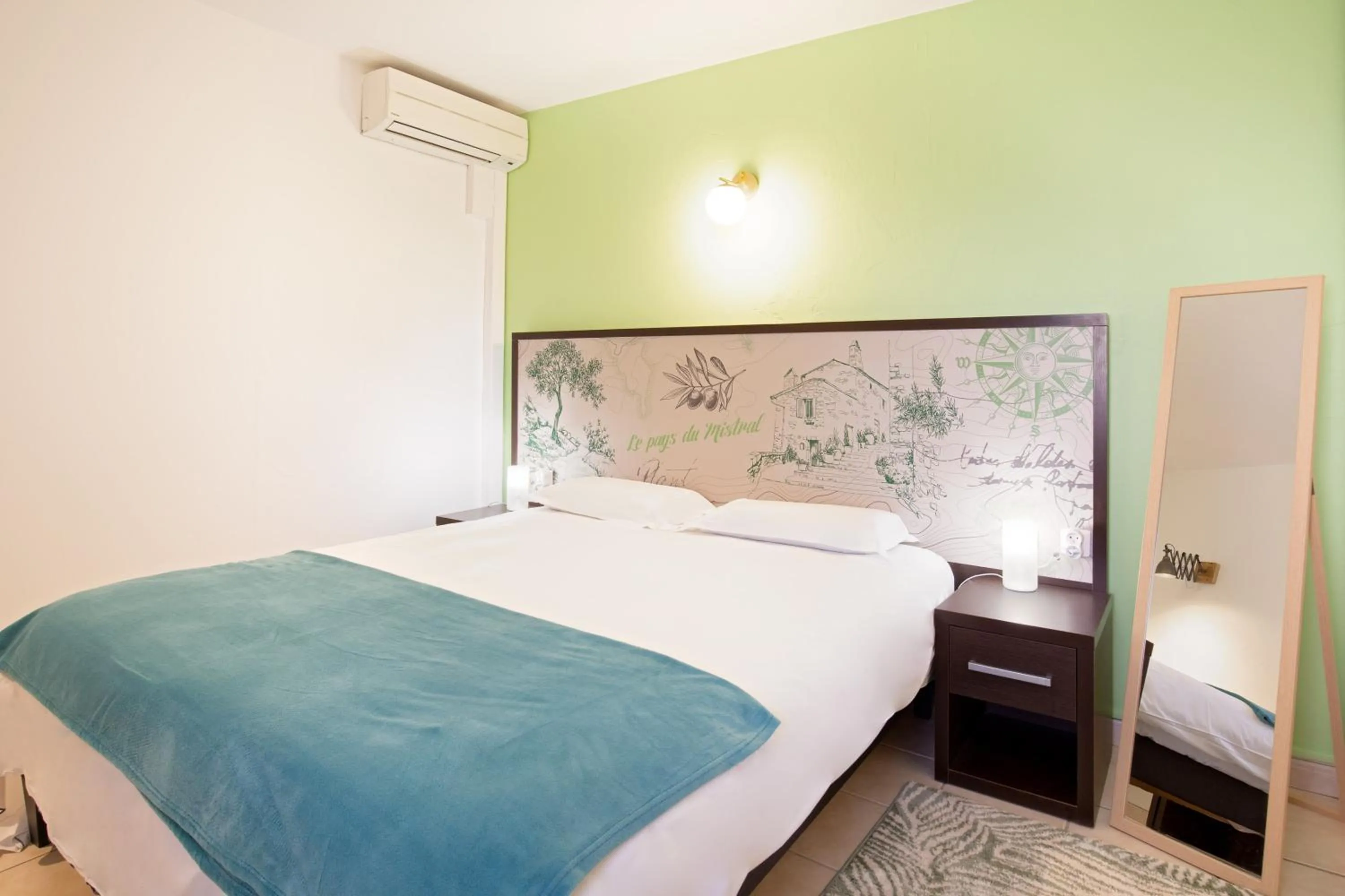 Bed in Les Pins Blancs en Provence