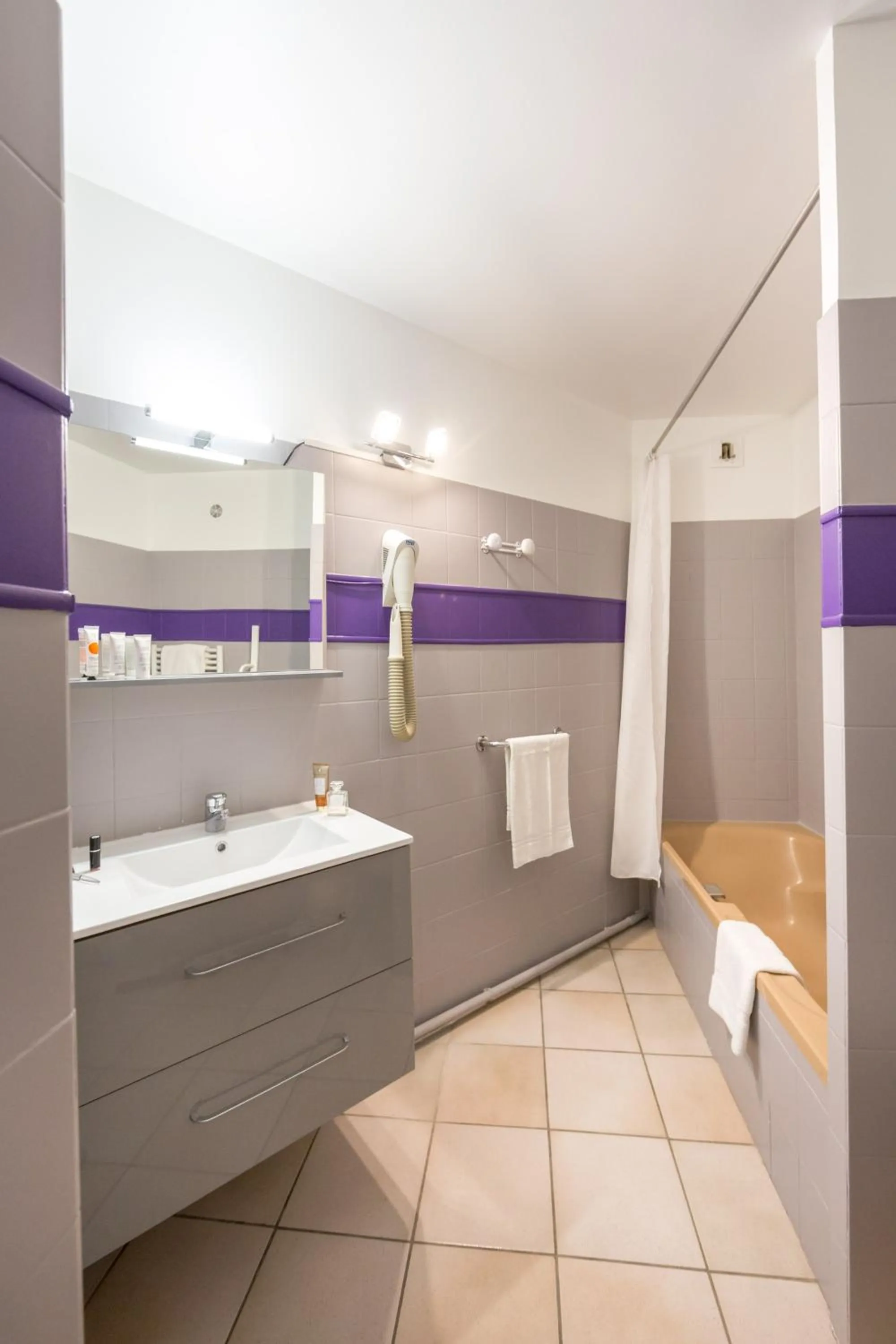 Bathroom in Les Pins Blancs en Provence