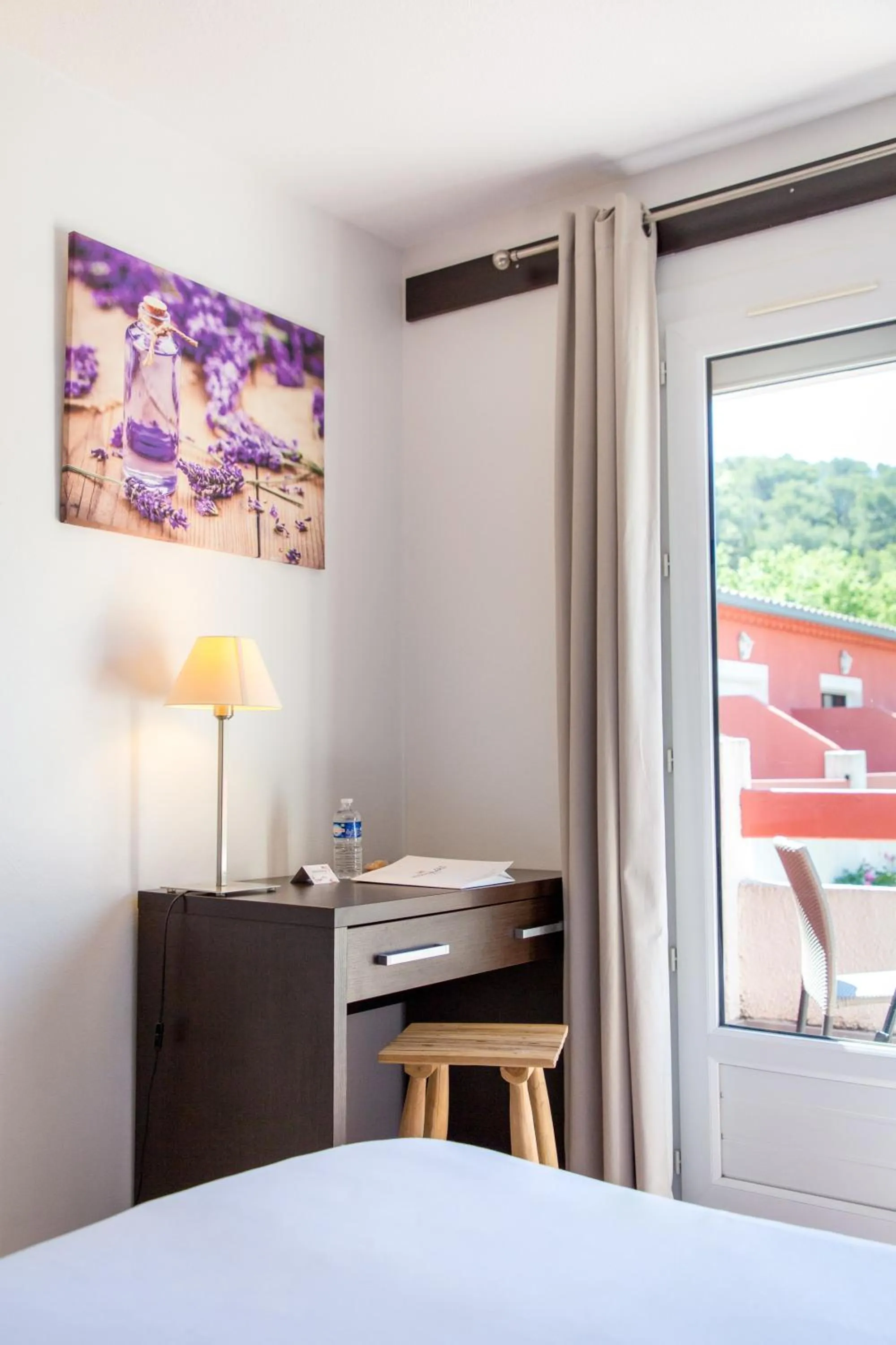 Bed in Les Pins Blancs en Provence