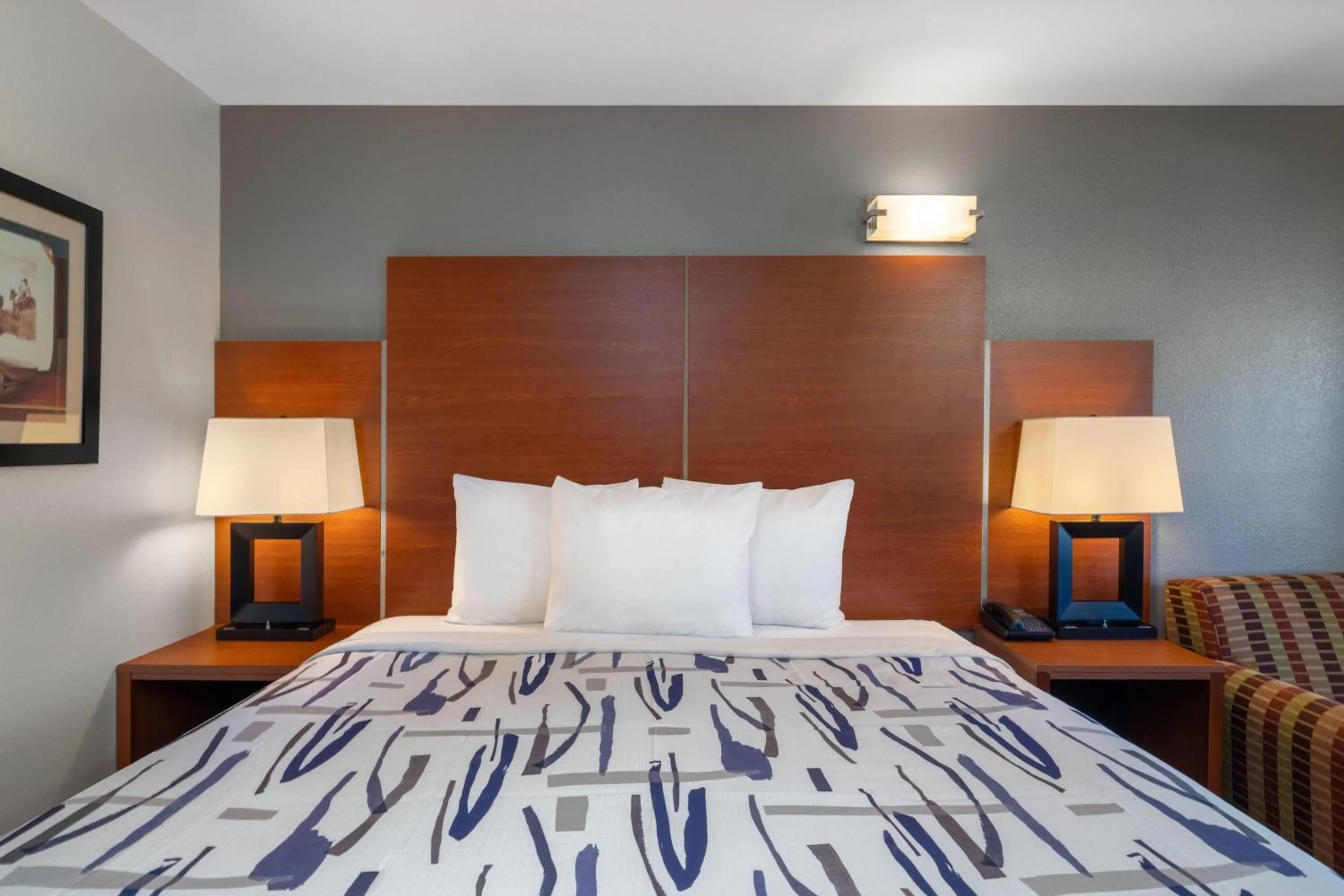 Photo of the whole room, Bed in Travelodge by Wyndham Albuquerque West