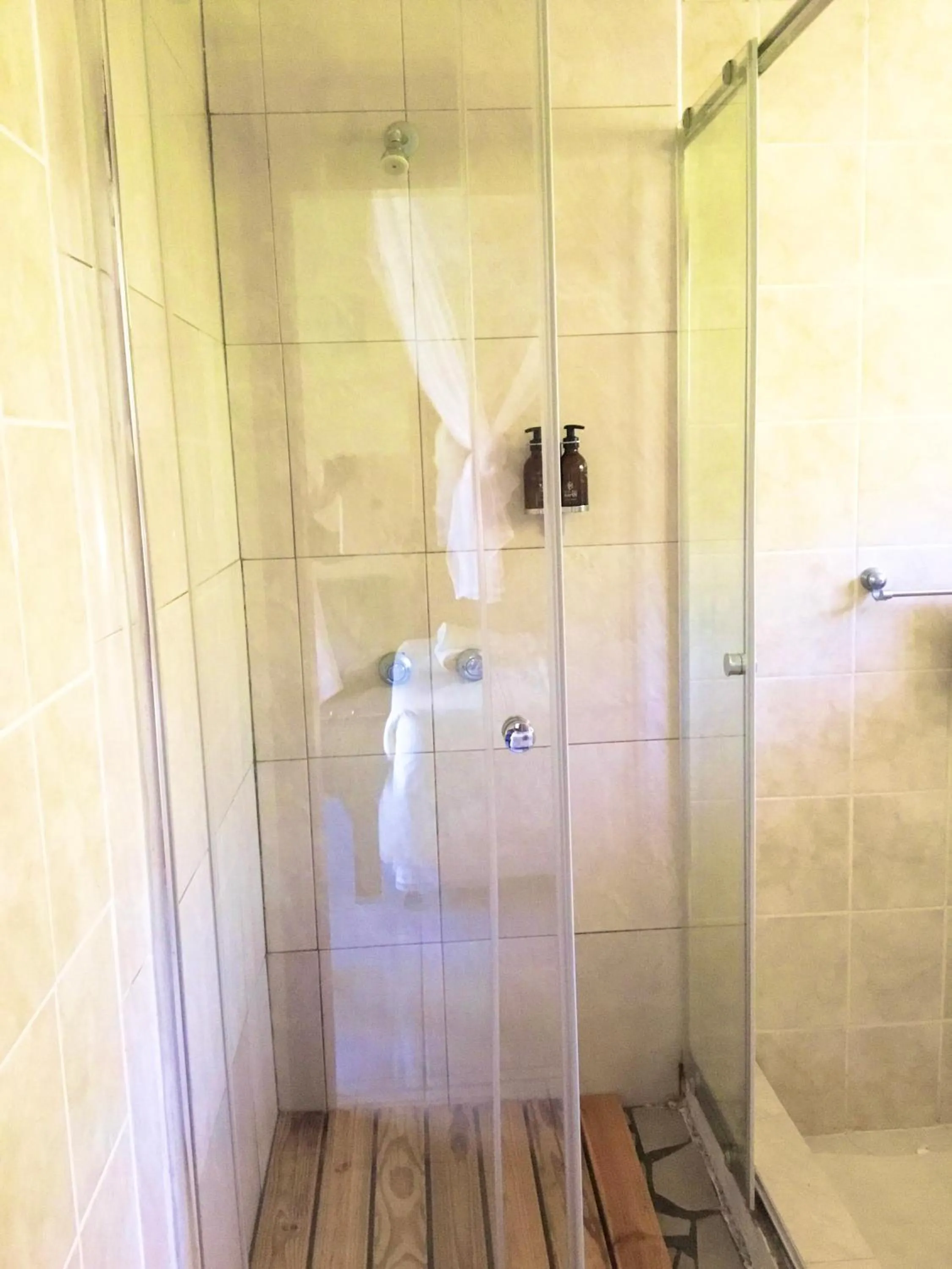 Shower in Rosedale Organic Farm Bed & Breakfast