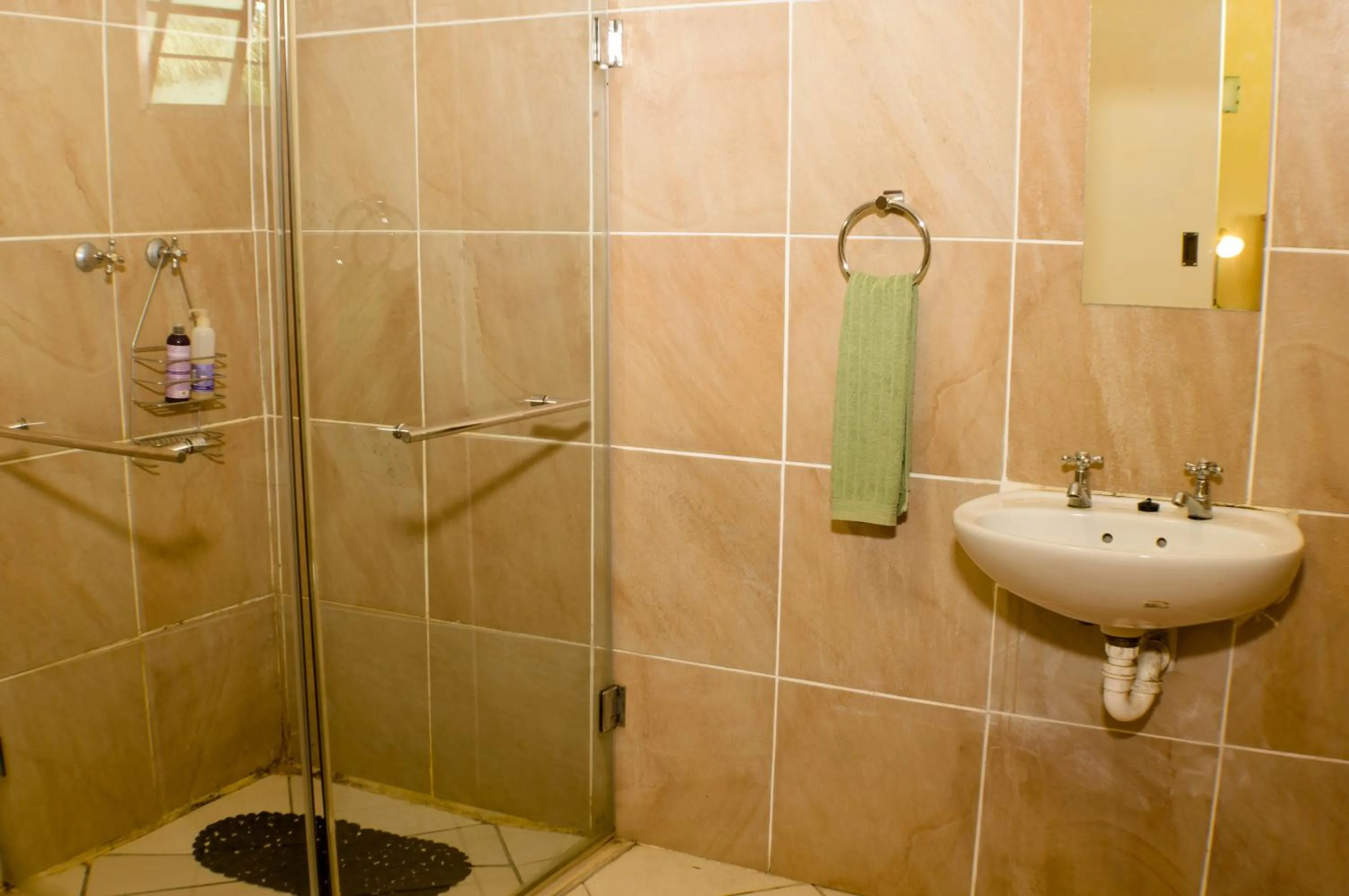 Shower in Rosedale Organic Farm Bed & Breakfast